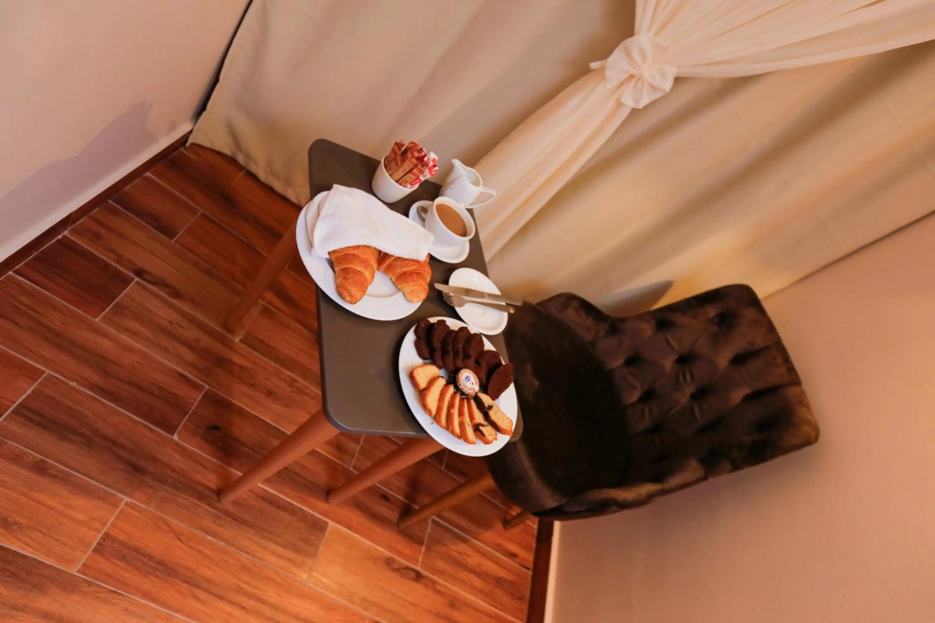 Food and drinks in Sky Pyramids View Inn