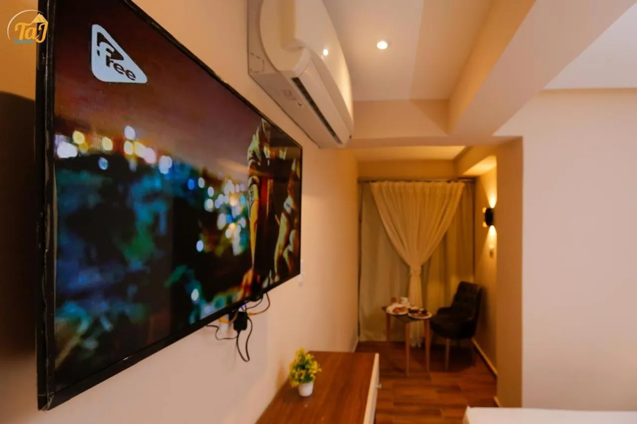 Communal lounge/ TV room in Sky Pyramids View Inn