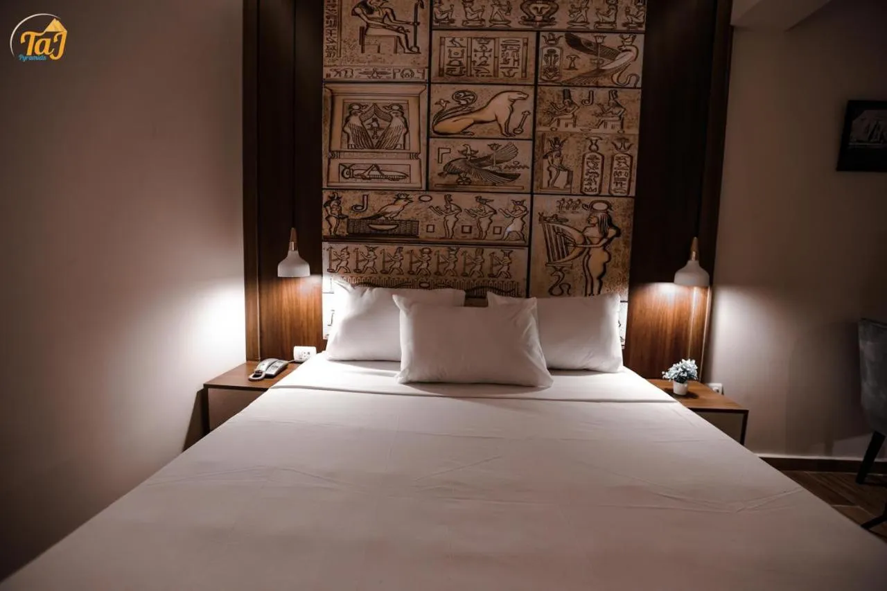 Photo of the whole room, Bed in Sky Pyramids View Inn