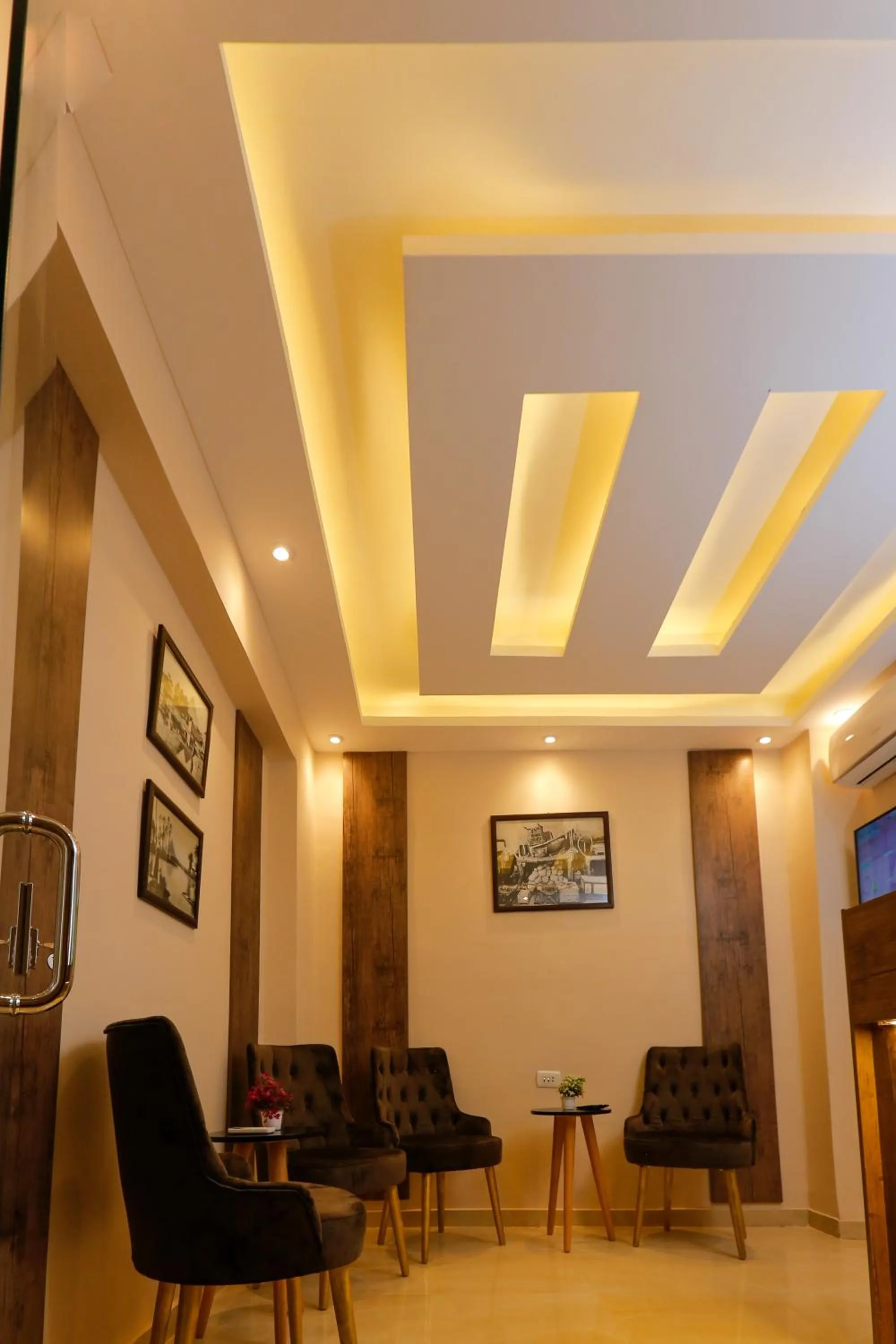 TV and multimedia in Sky Pyramids View Inn