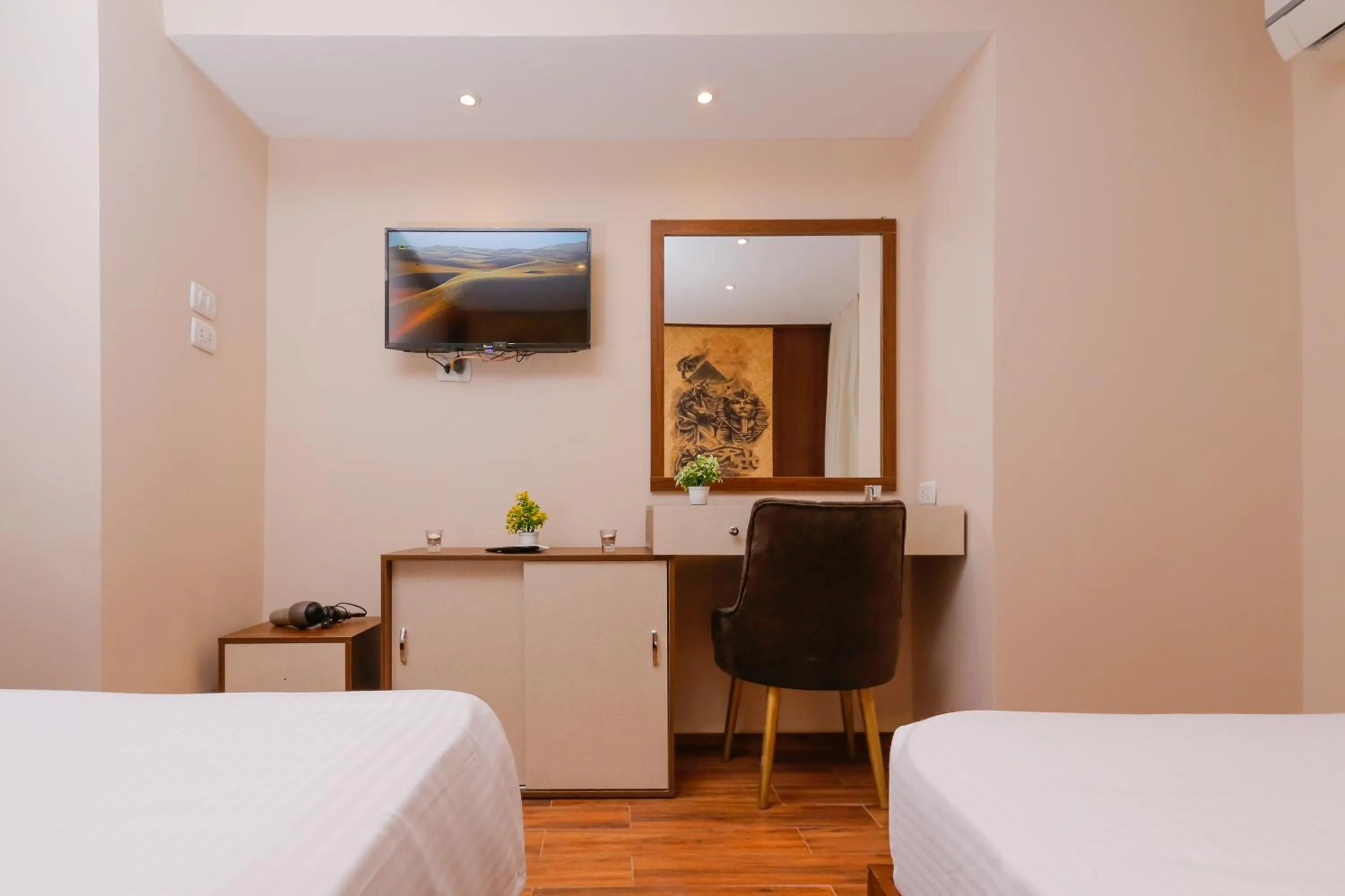 Bed in Sky Pyramids View Inn