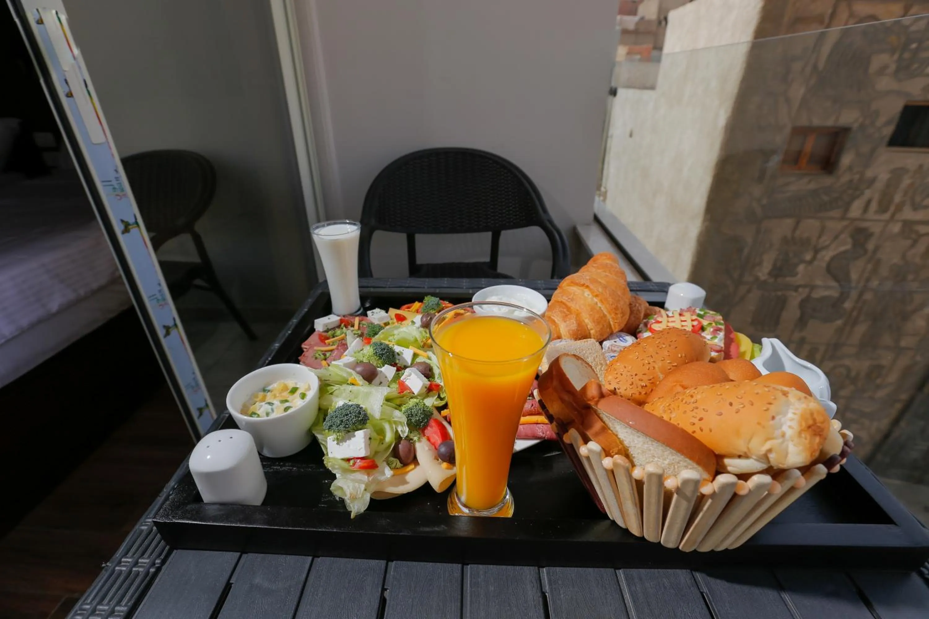 Food and drinks in Sky Pyramids View Inn