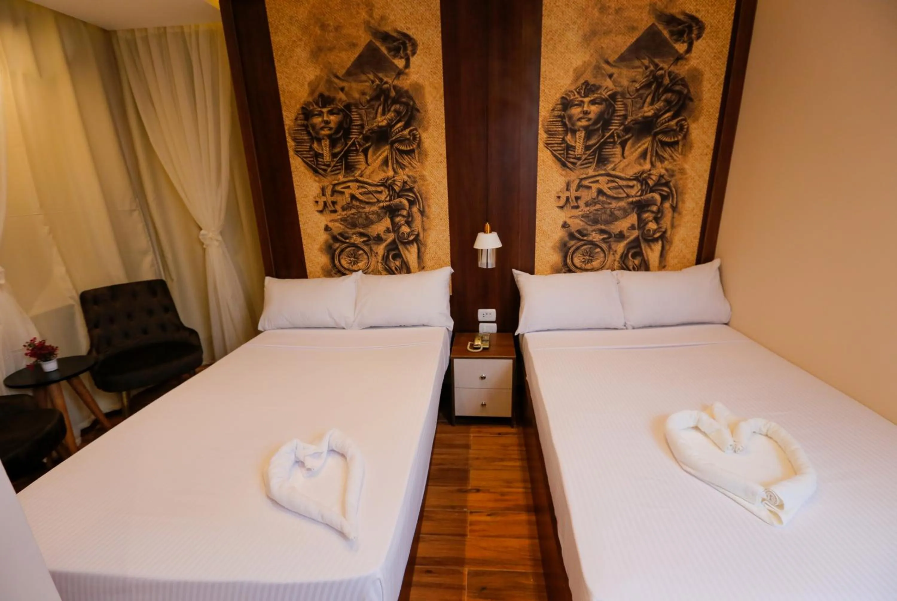 Bed in Sky Pyramids View Inn