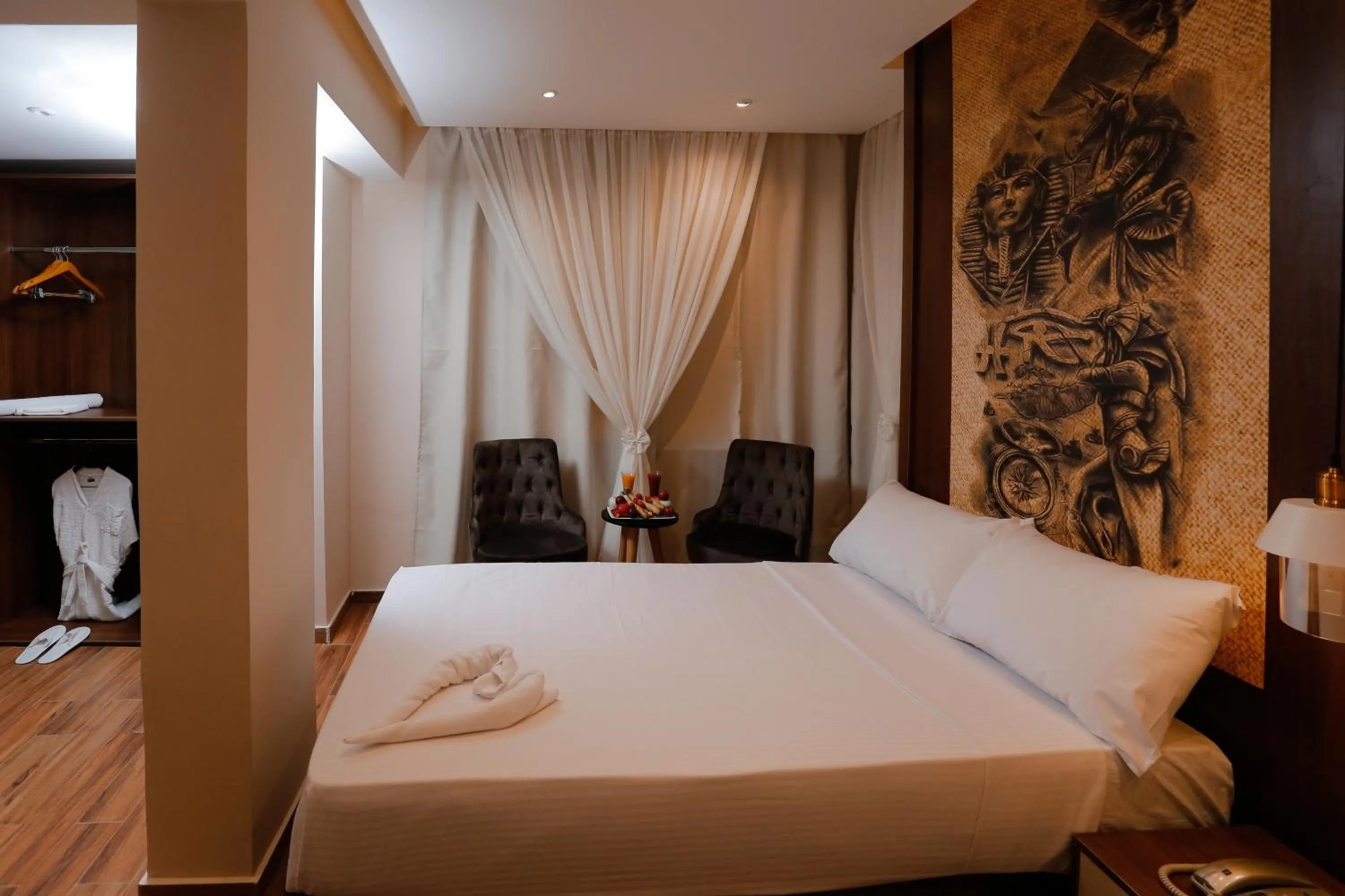 Bed in Sky Pyramids View Inn