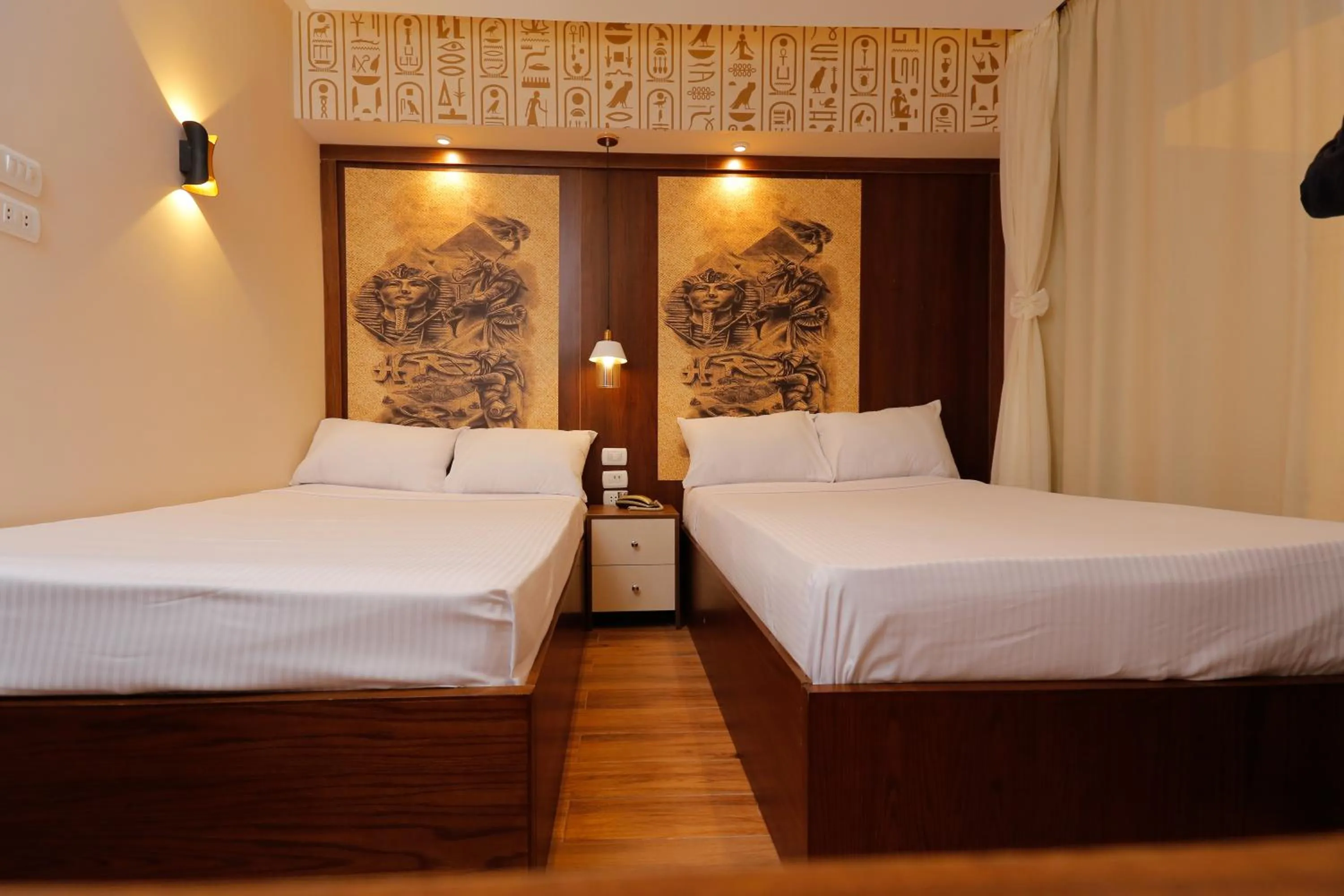 Bed in Sky Pyramids View Inn