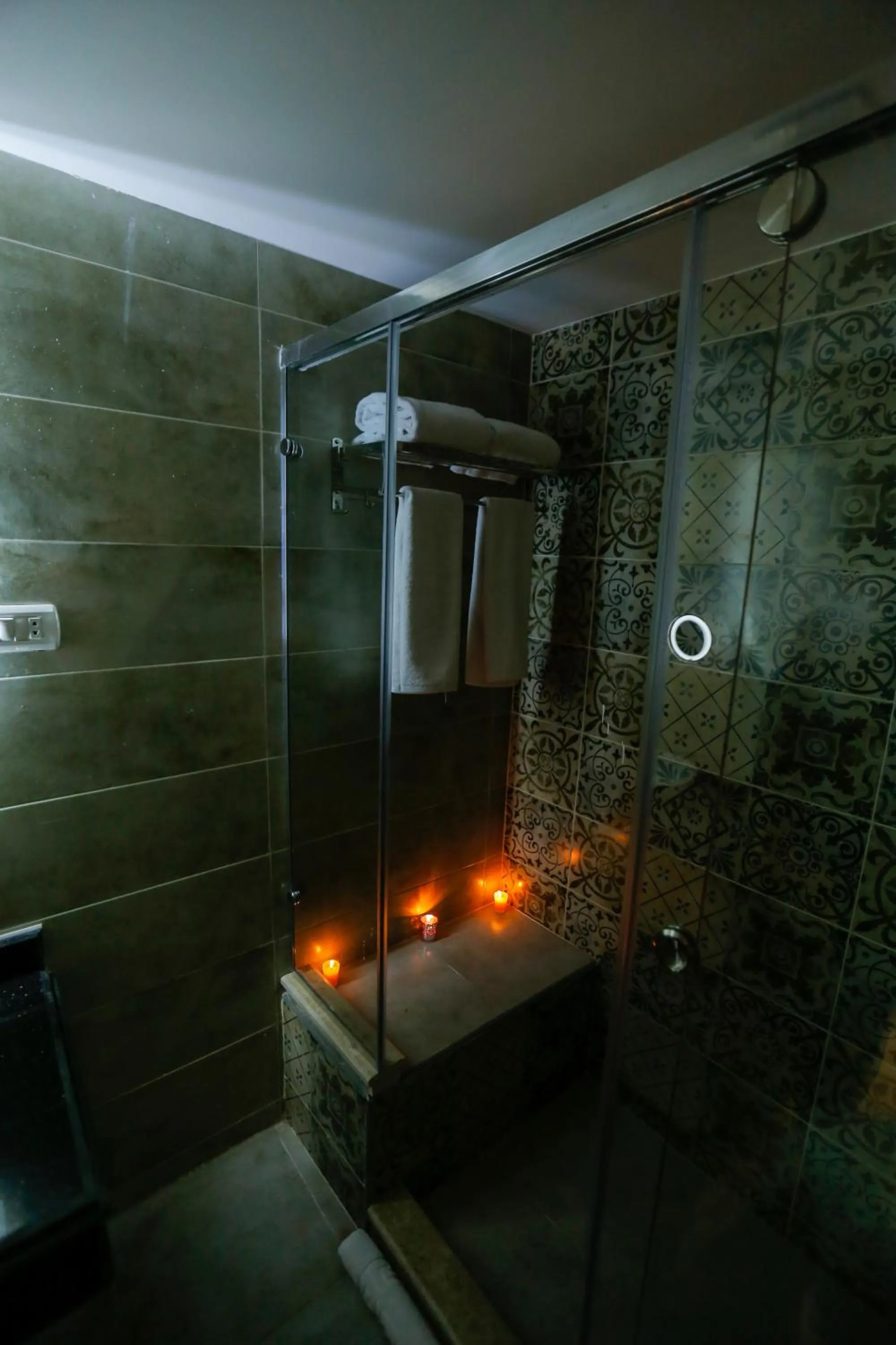 Shower in Sky Pyramids View Inn