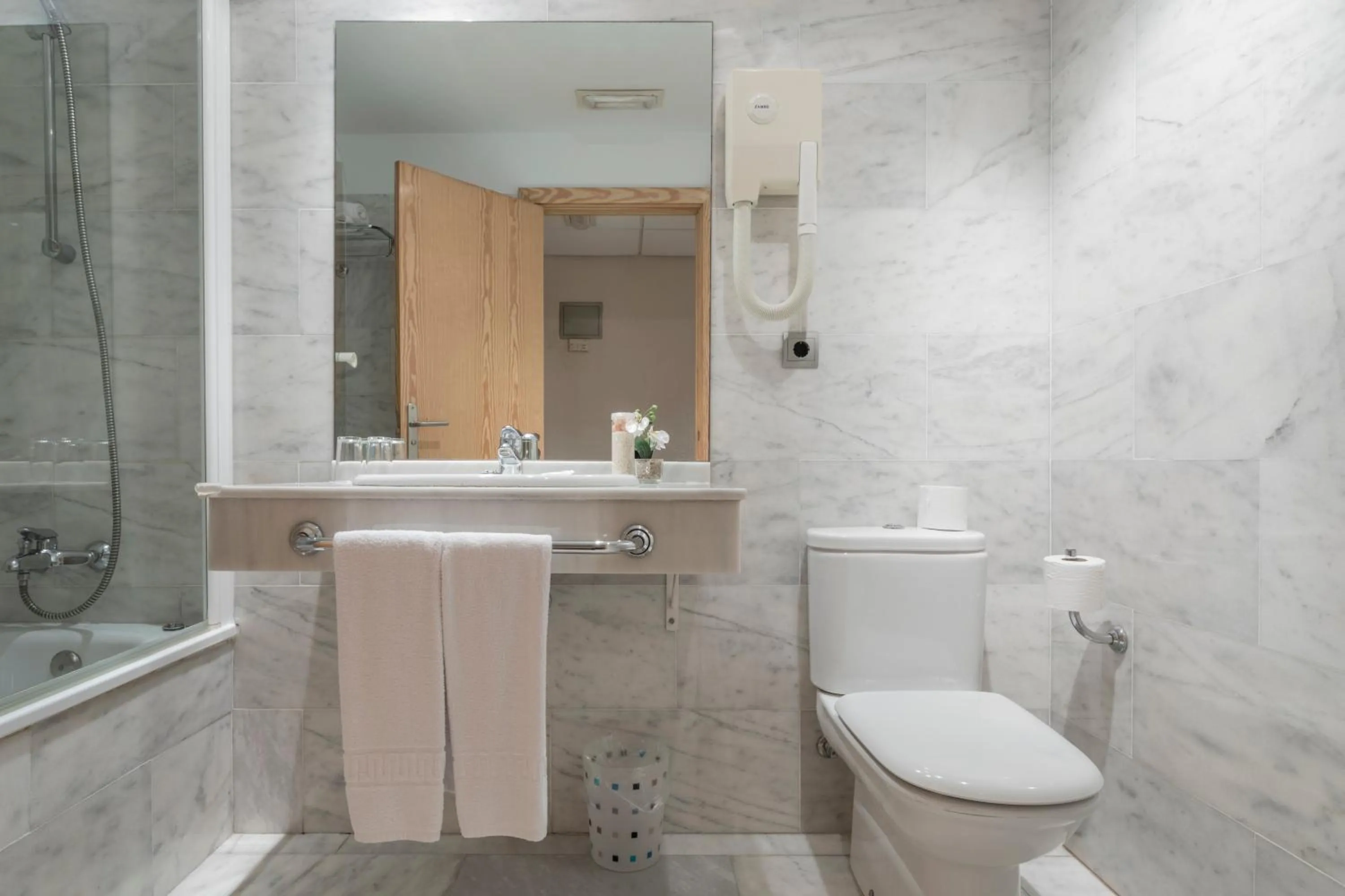 Bathroom in Hotel Villa San Juan