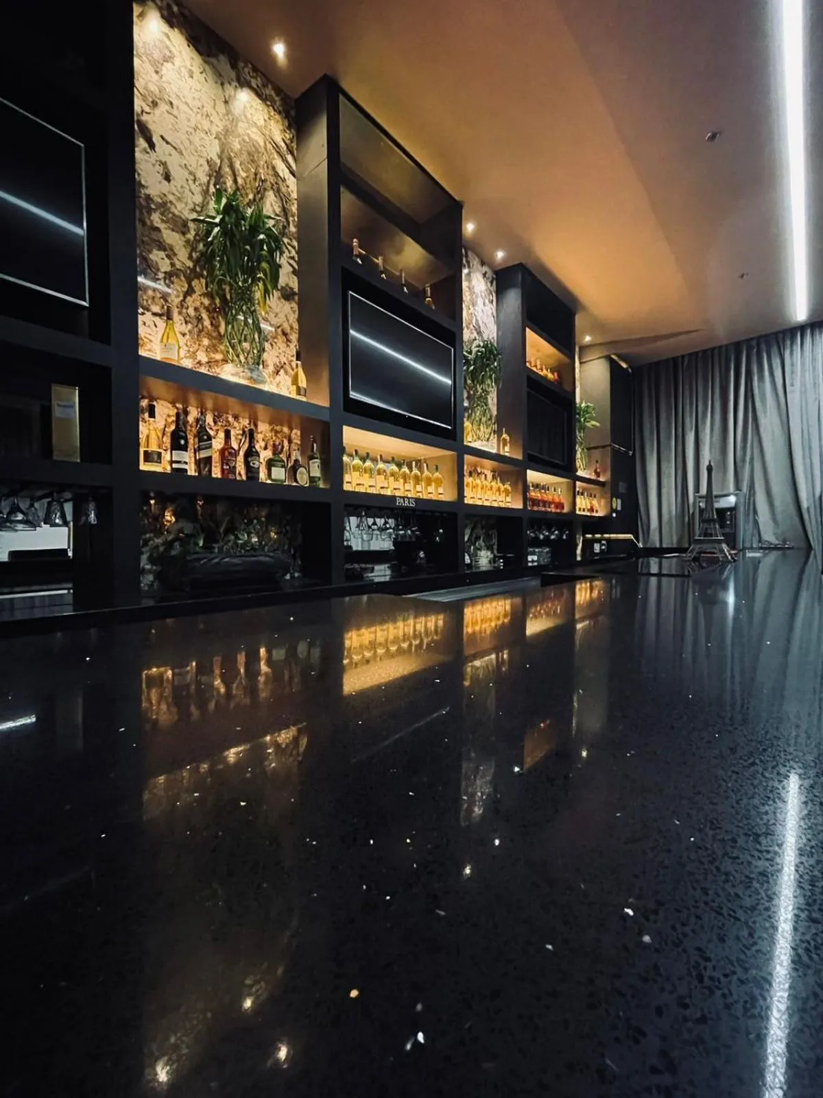 Nightclub / DJ in 1Million Luxury Suites