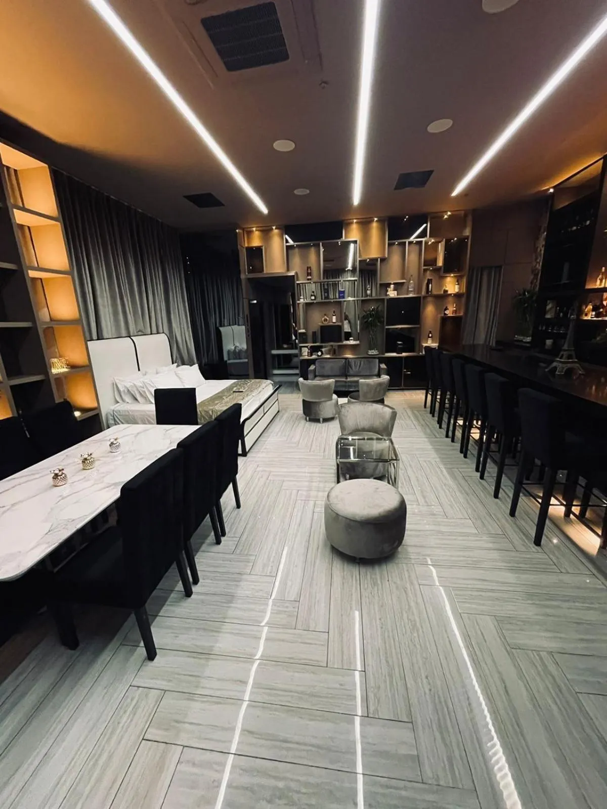 Restaurant/places to eat in 1Million Luxury Suites