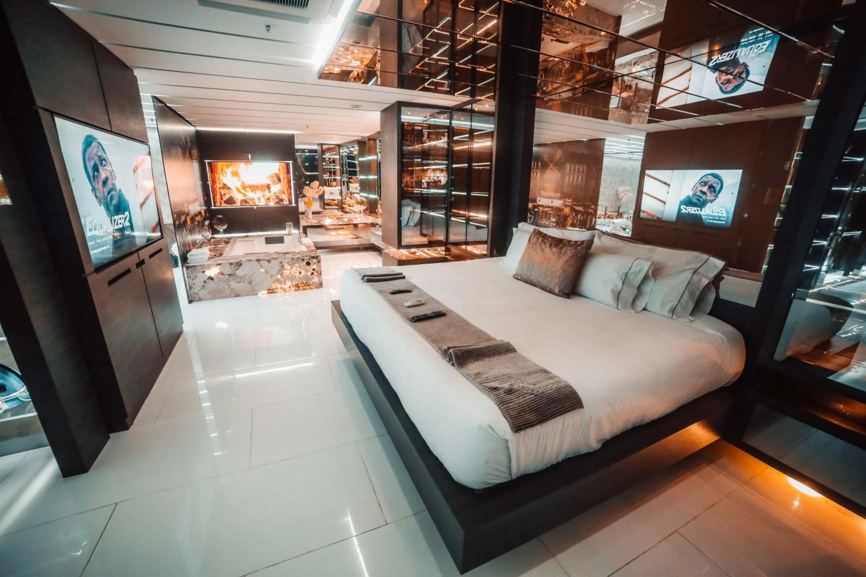 Photo of the whole room in 1Million Luxury Suites