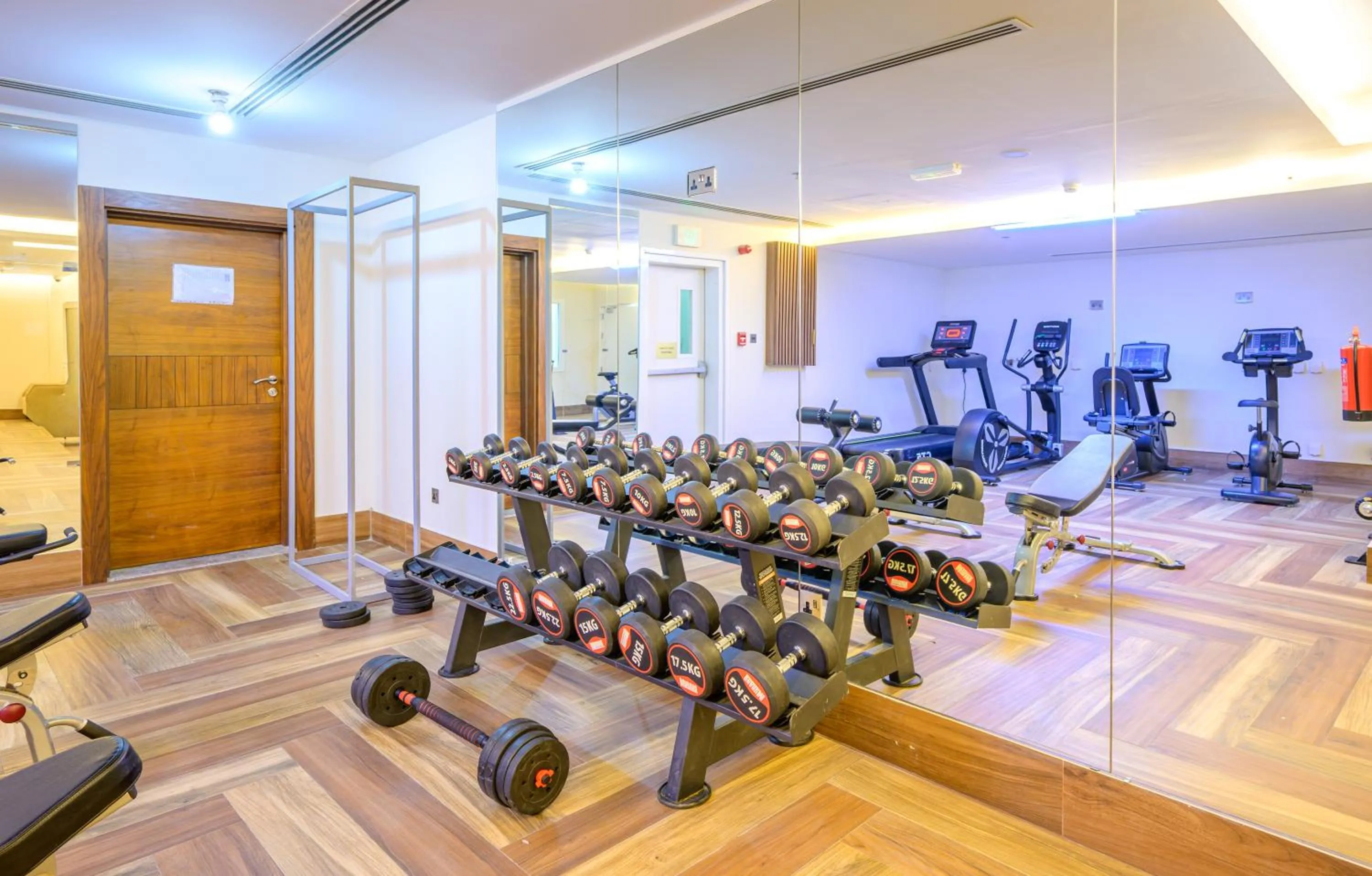 Fitness centre/facilities in Abraj Royal Hotel