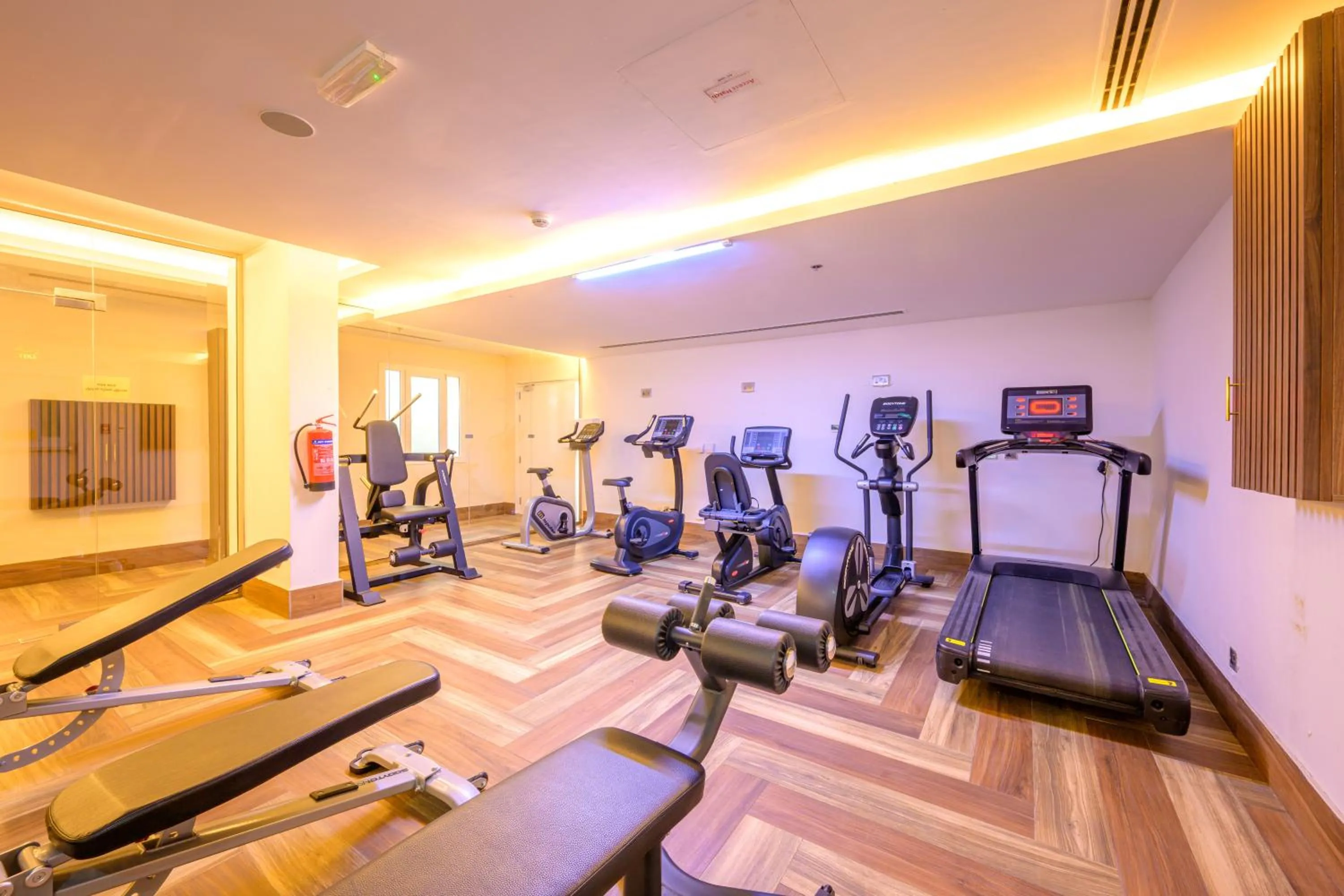 Fitness centre/facilities in Abraj Royal Hotel