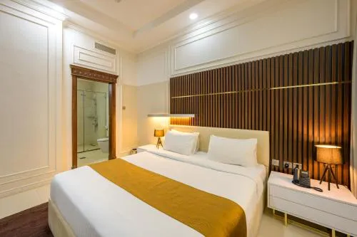 Shower, Bed in Abraj Royal Hotel