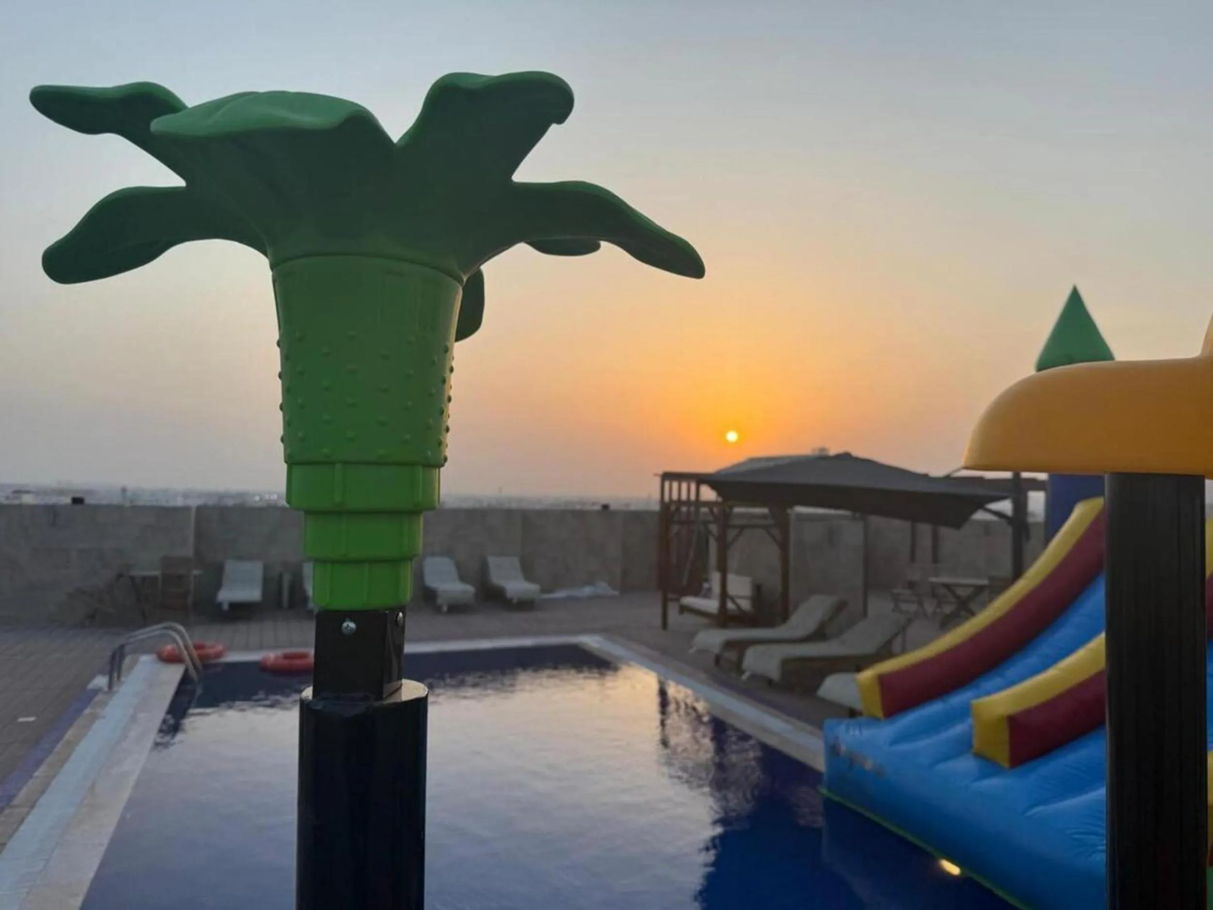 Swimming pool in Abraj Royal Hotel