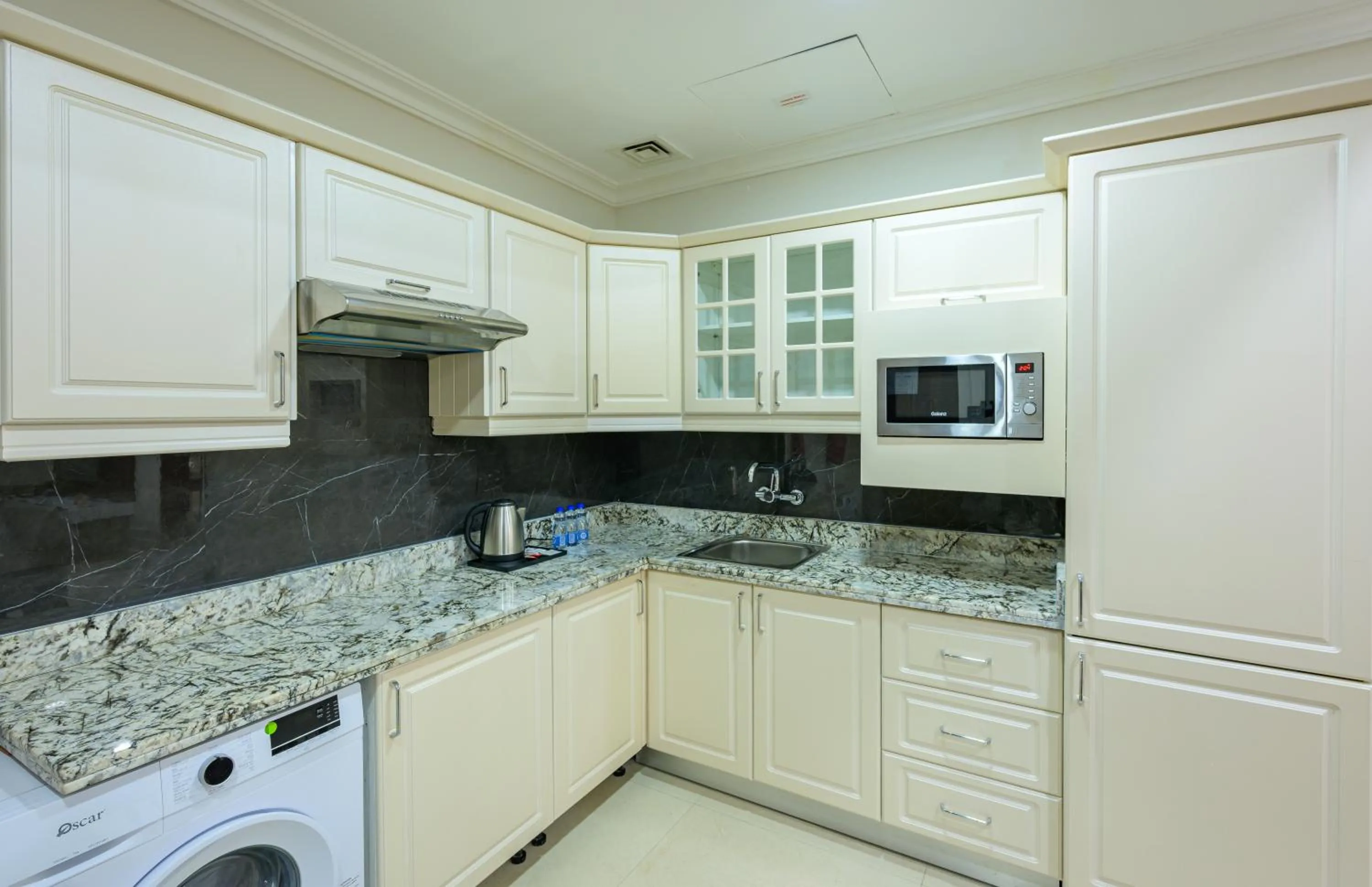 Coffee/tea facilities in Abraj Royal Hotel
