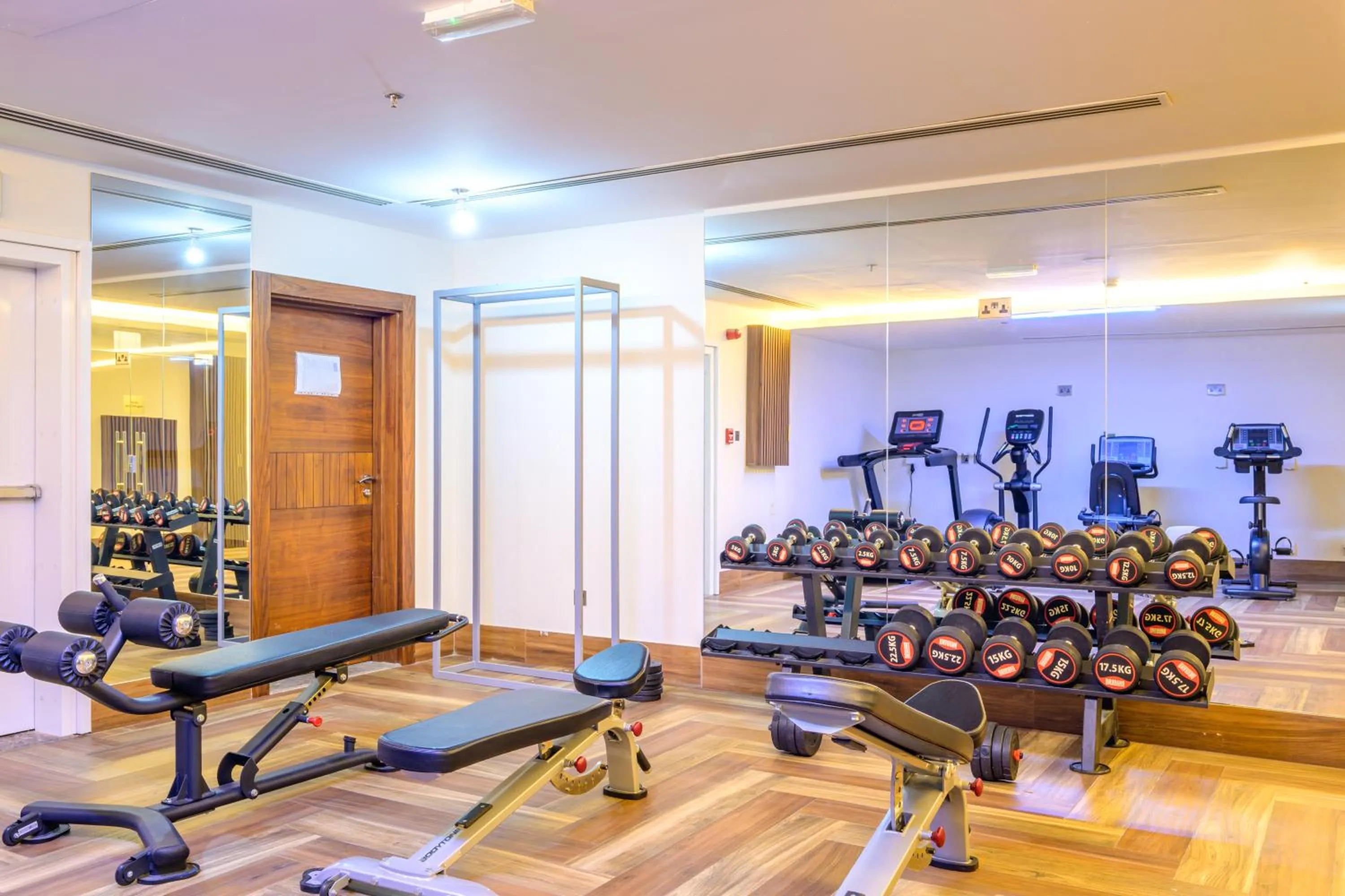 Fitness centre/facilities in Abraj Royal Hotel