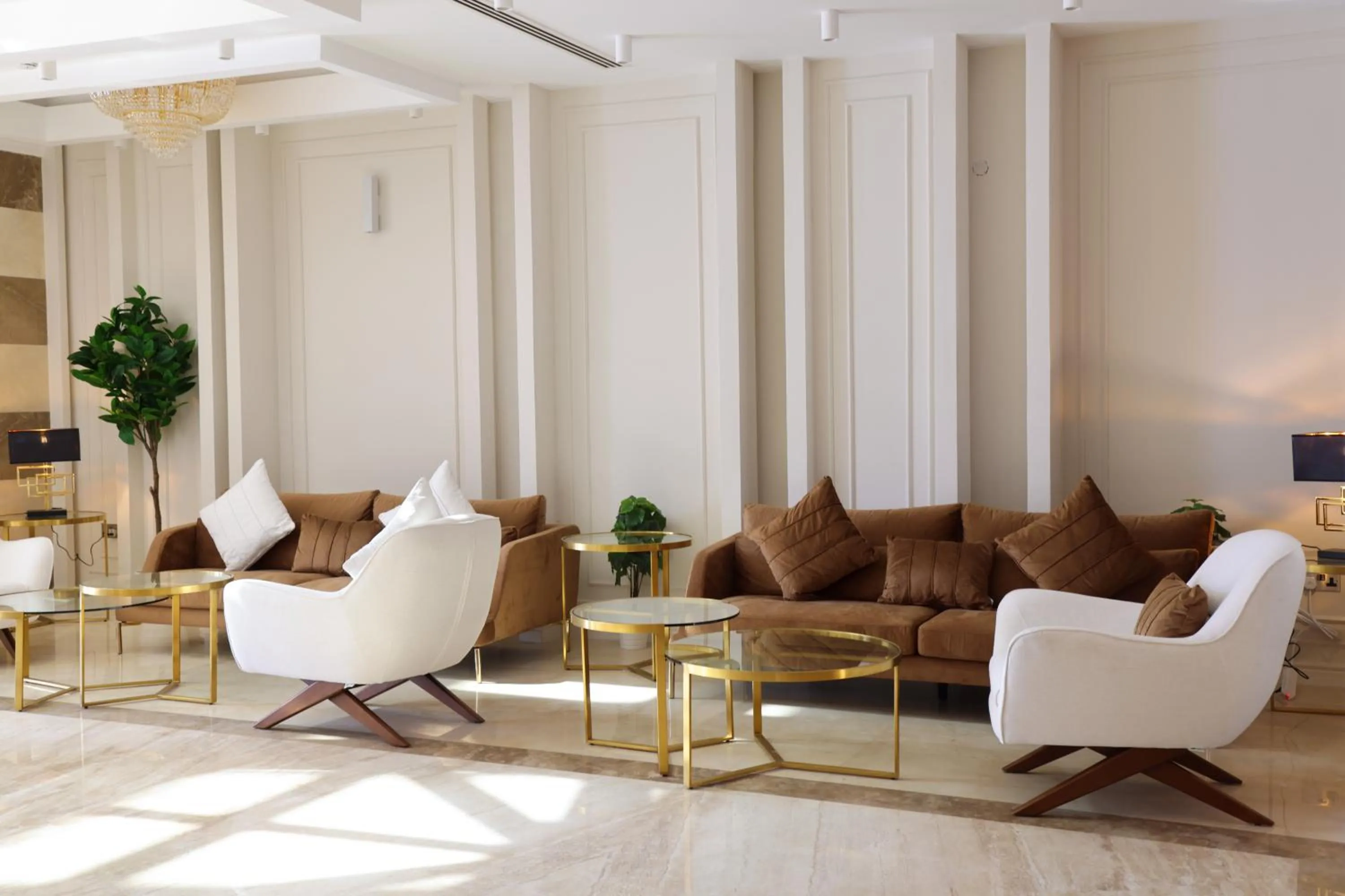 Communal lounge/ TV room in Abraj Royal Hotel