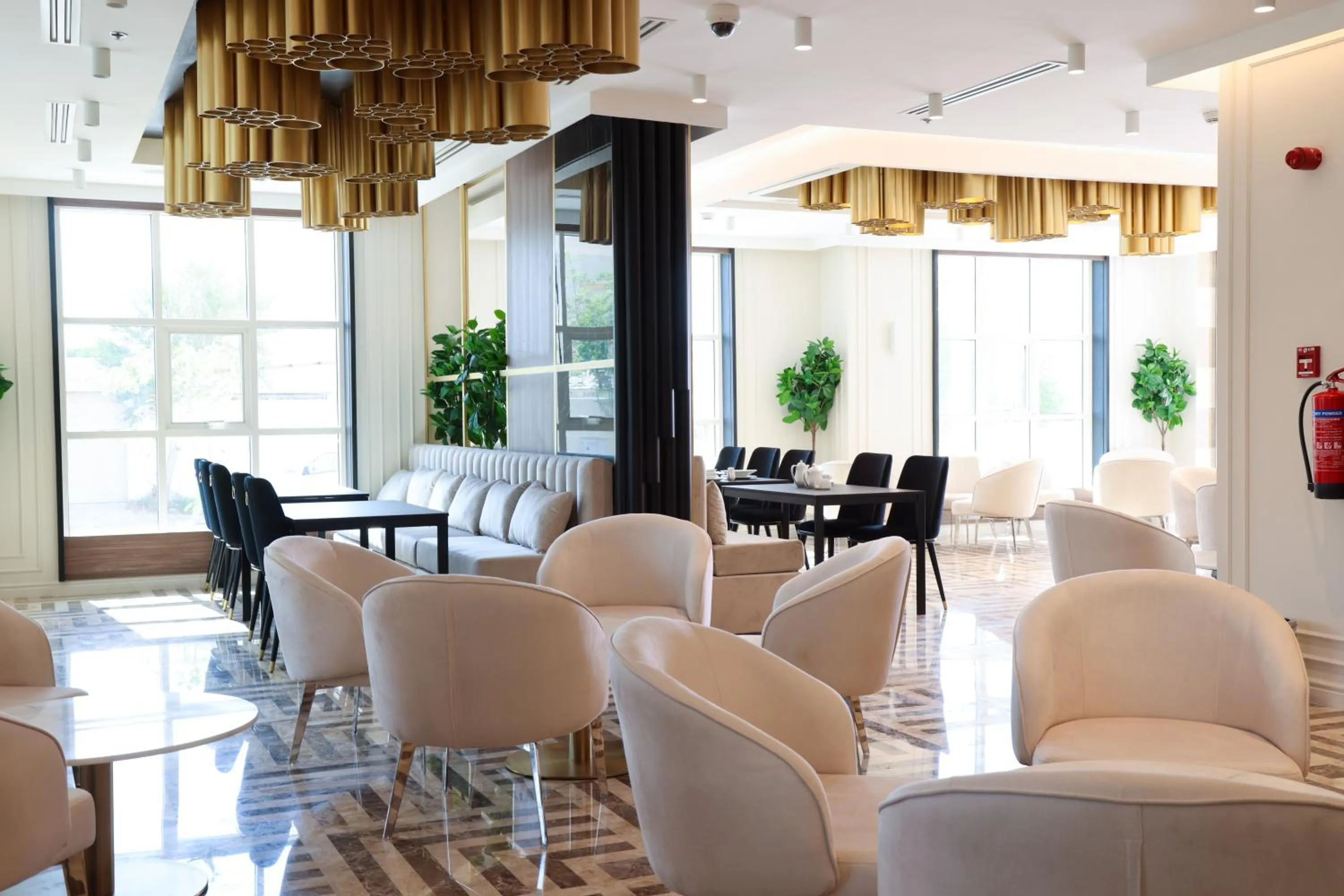Restaurant/places to eat in Abraj Royal Hotel
