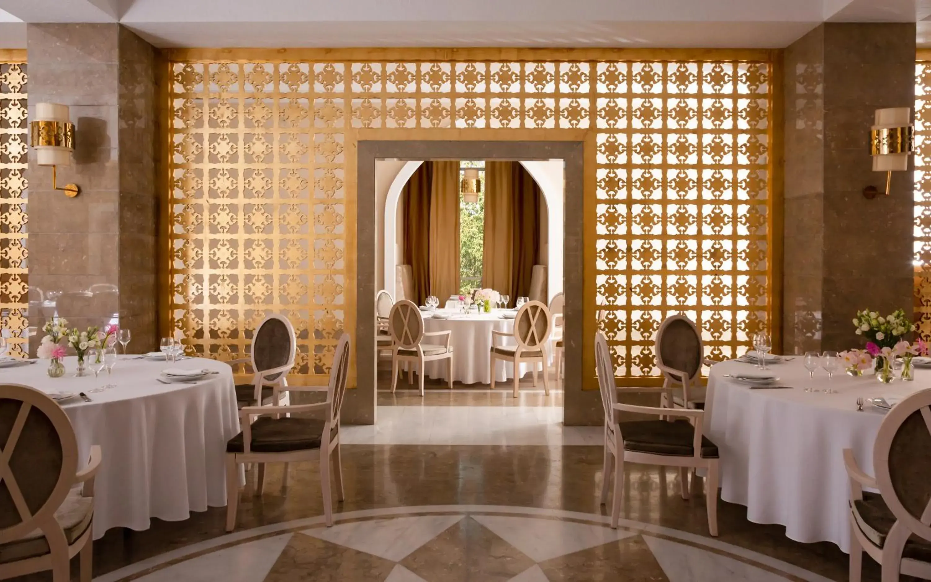 Restaurant/places to eat in Badamdar Hotel and Residences Restaurant/places to eat in Badamdar Hotel and Residences