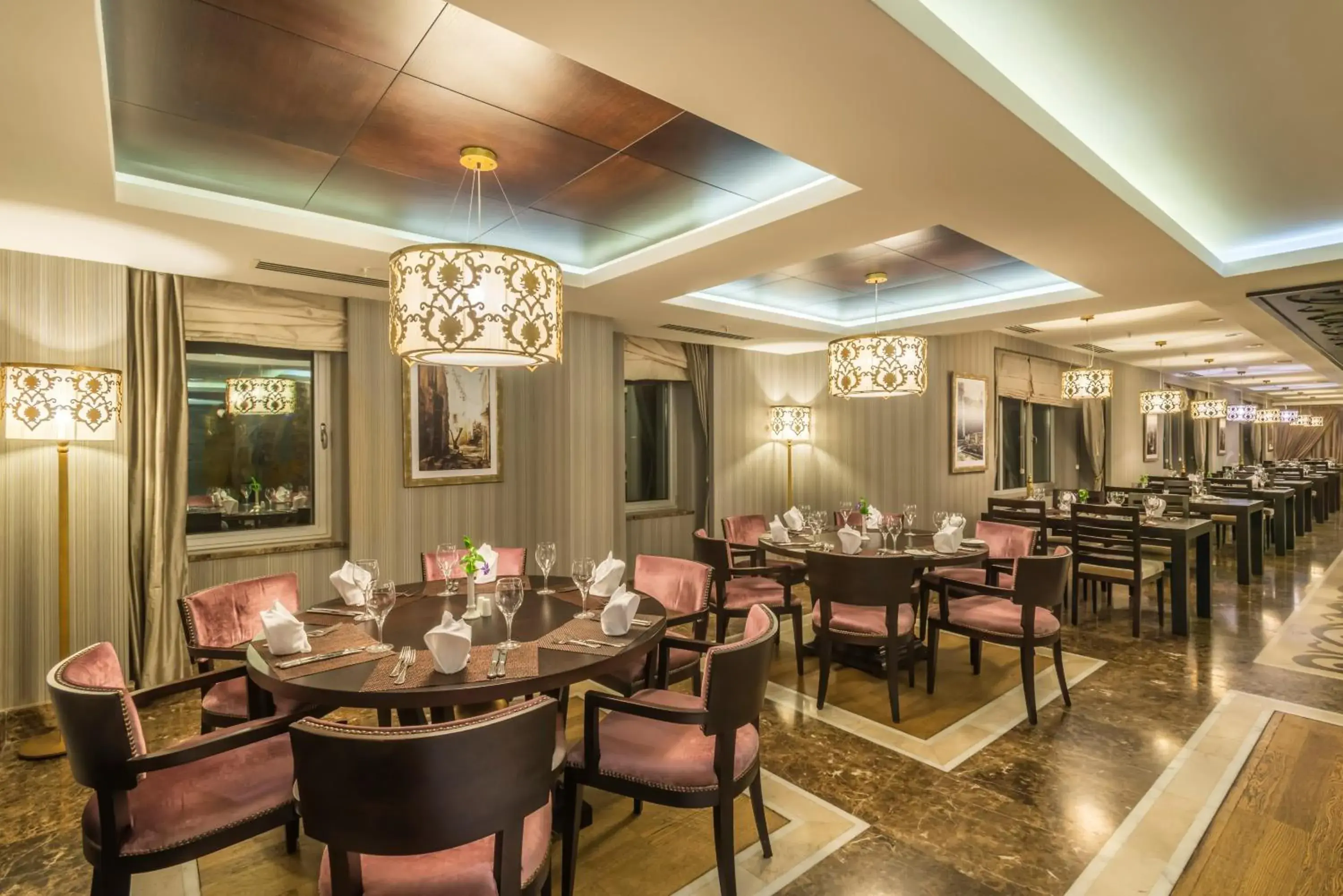 Restaurant/places to eat in Badamdar Hotel and Residences Restaurant/places to eat in Badamdar Hotel and Residences