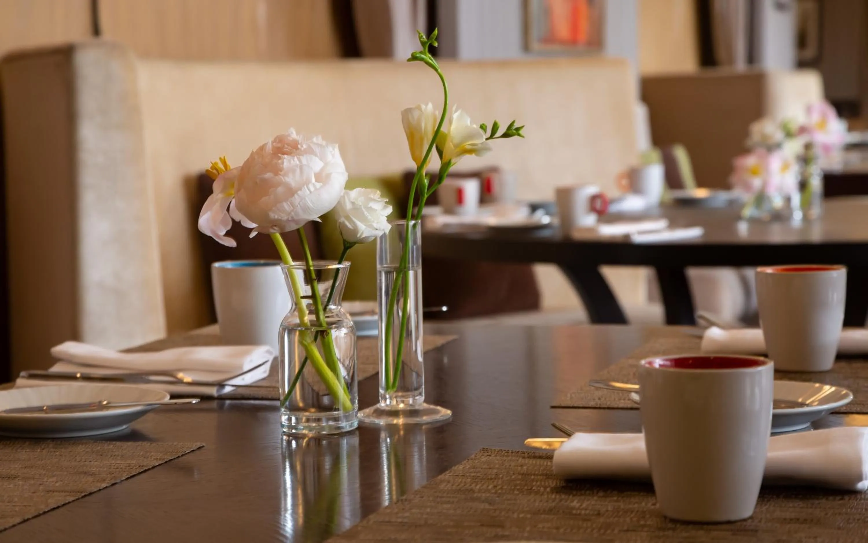 Restaurant/places to eat in Badamdar Hotel and Residences