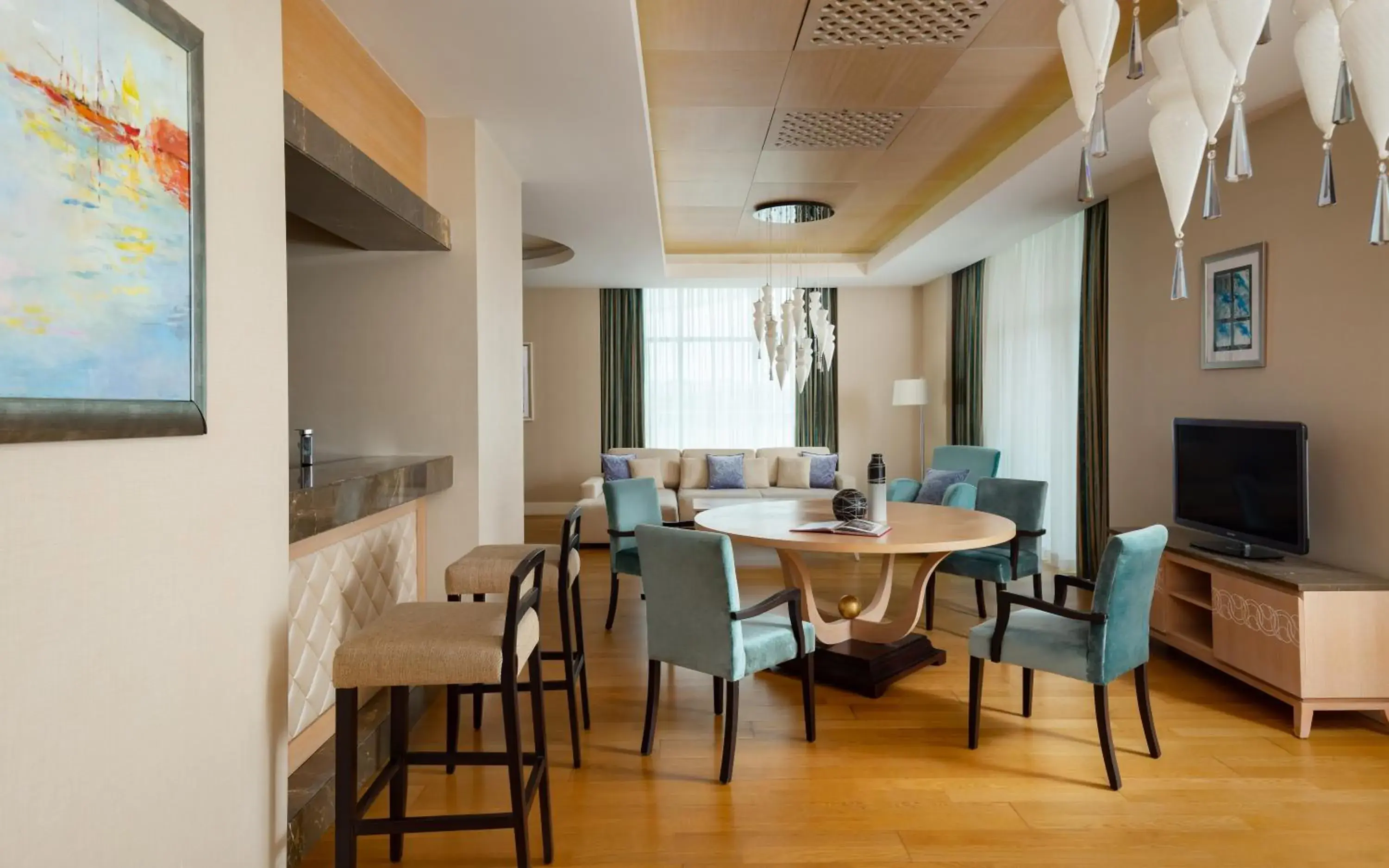 Three-Bedroom Deluxe Apartment in Badamdar Hotel and Residences Three-Bedroom Deluxe Apartment in Badamdar Hotel and Residences