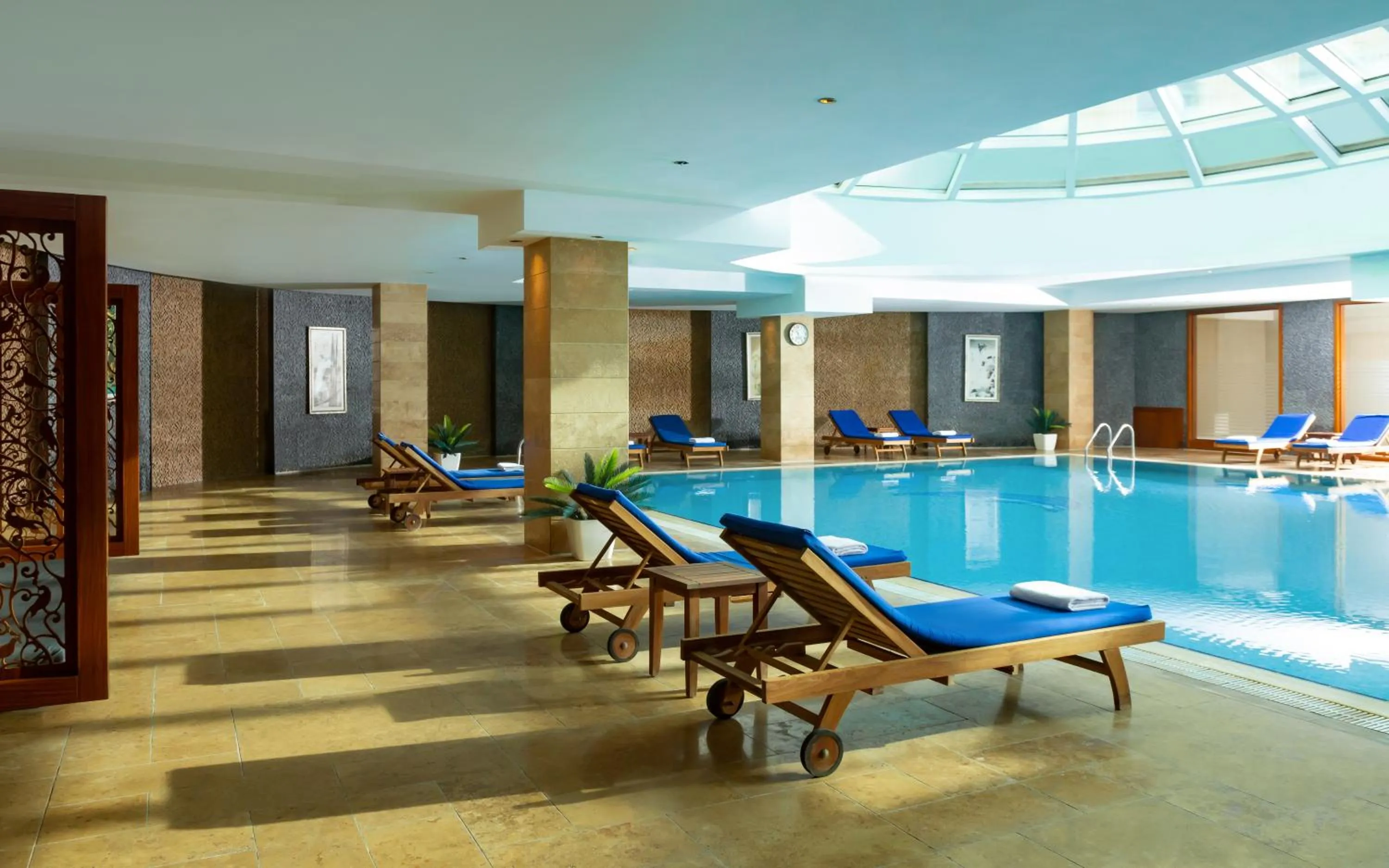 Swimming pool in Badamdar Hotel and Residences
