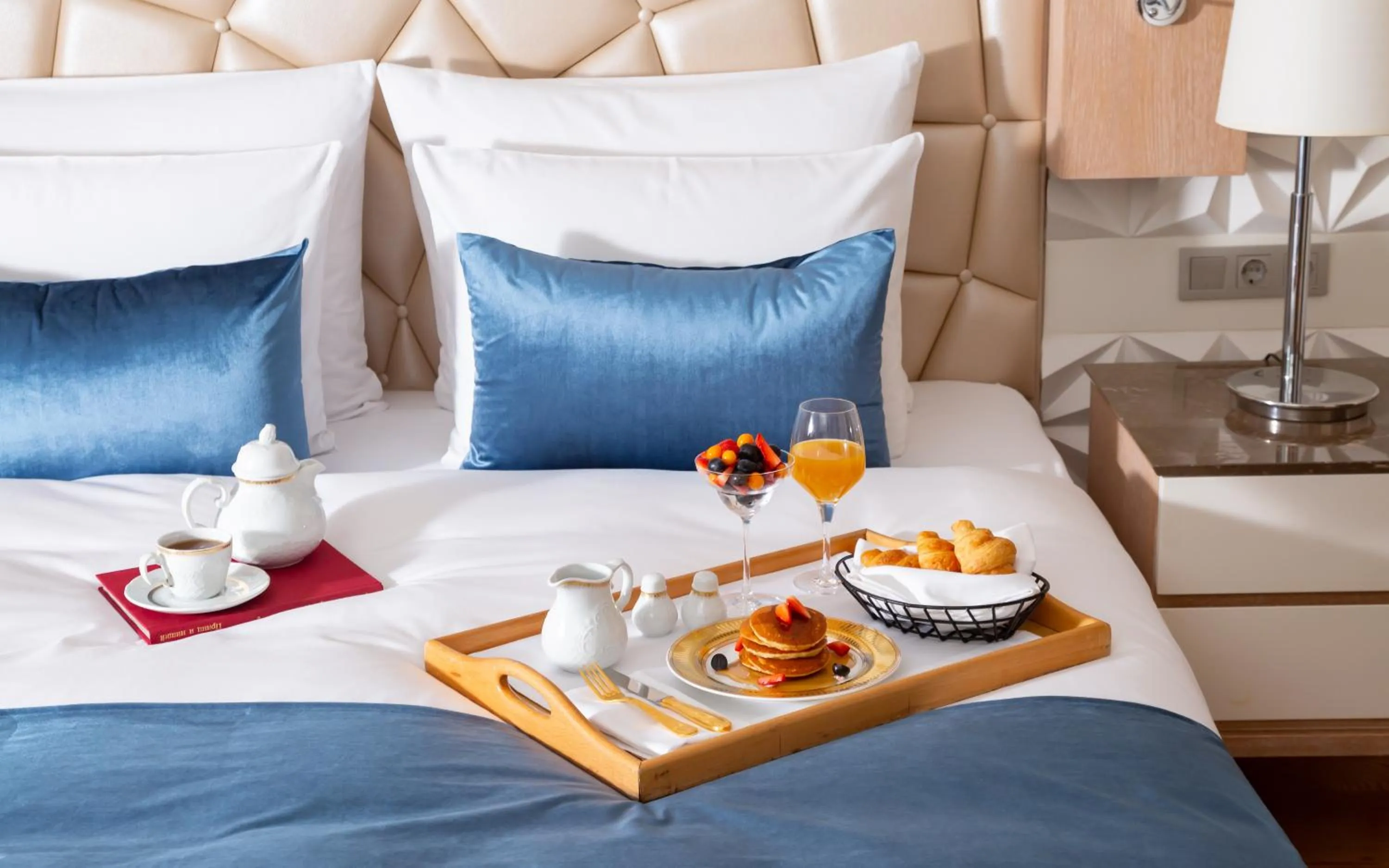 Breakfast, Bed in Badamdar Hotel and Residences