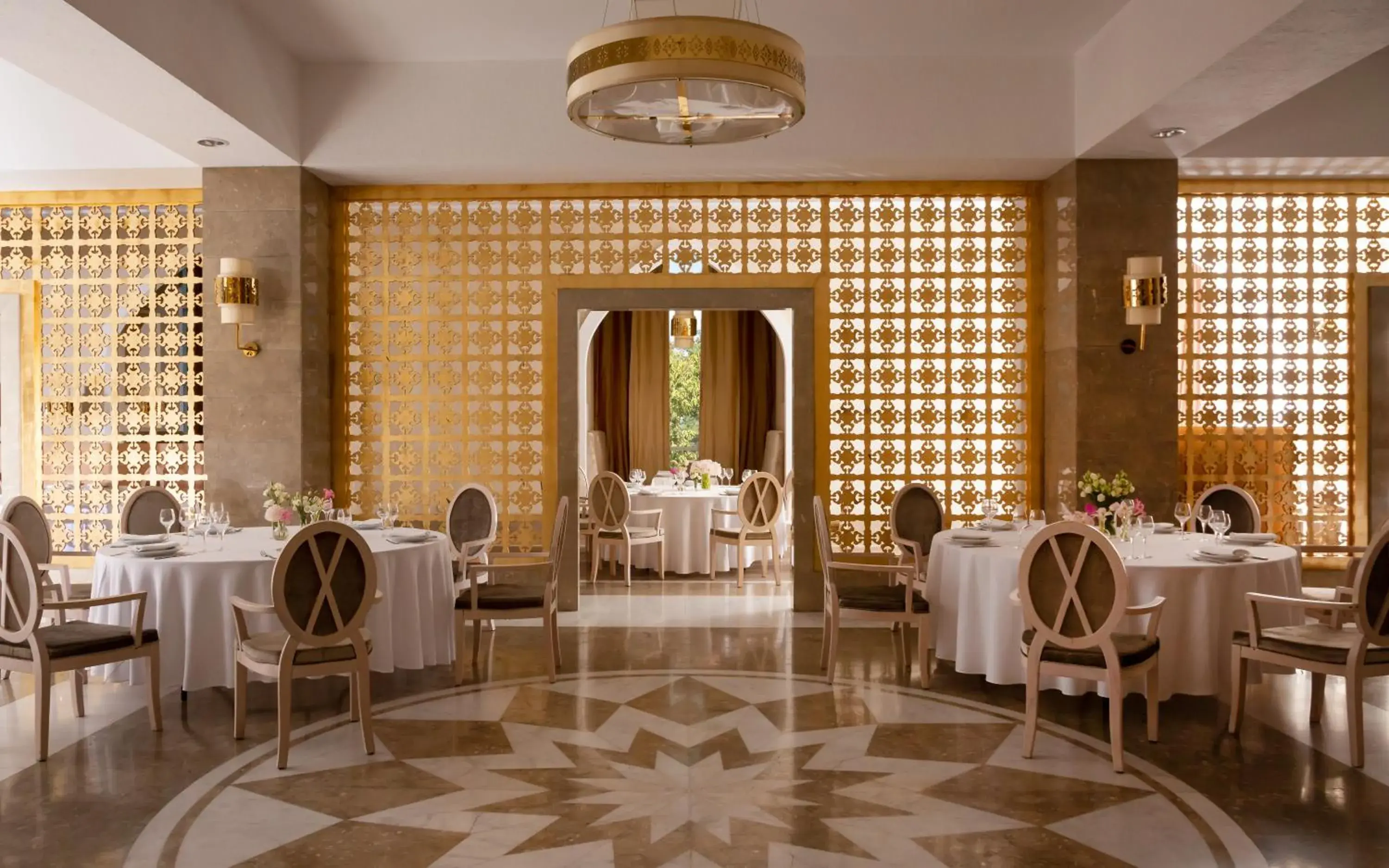 Restaurant/places to eat in Badamdar Hotel and Residences Restaurant/places to eat in Badamdar Hotel and Residences