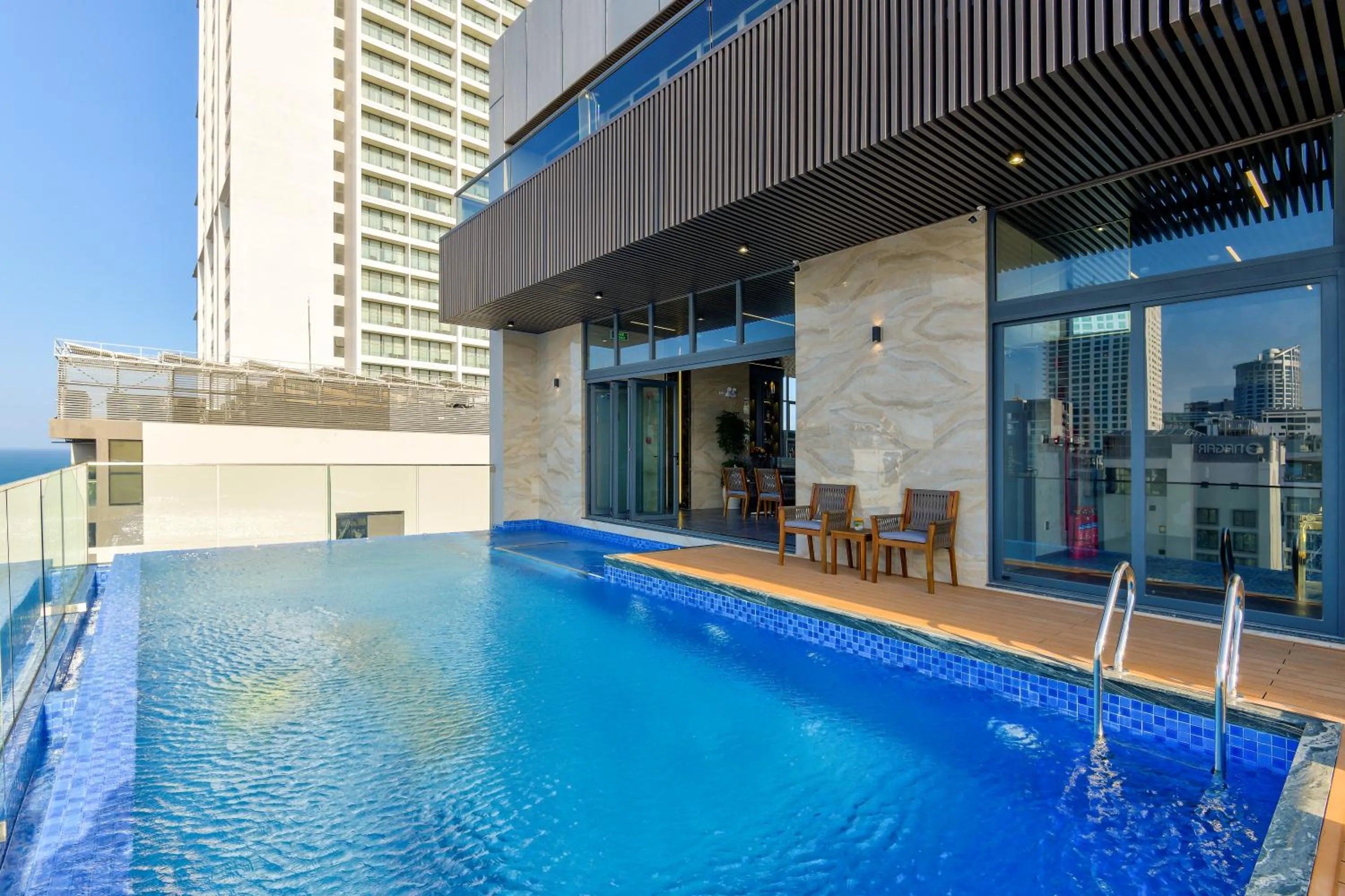 Swimming pool in Maris Hotel Nha Trang