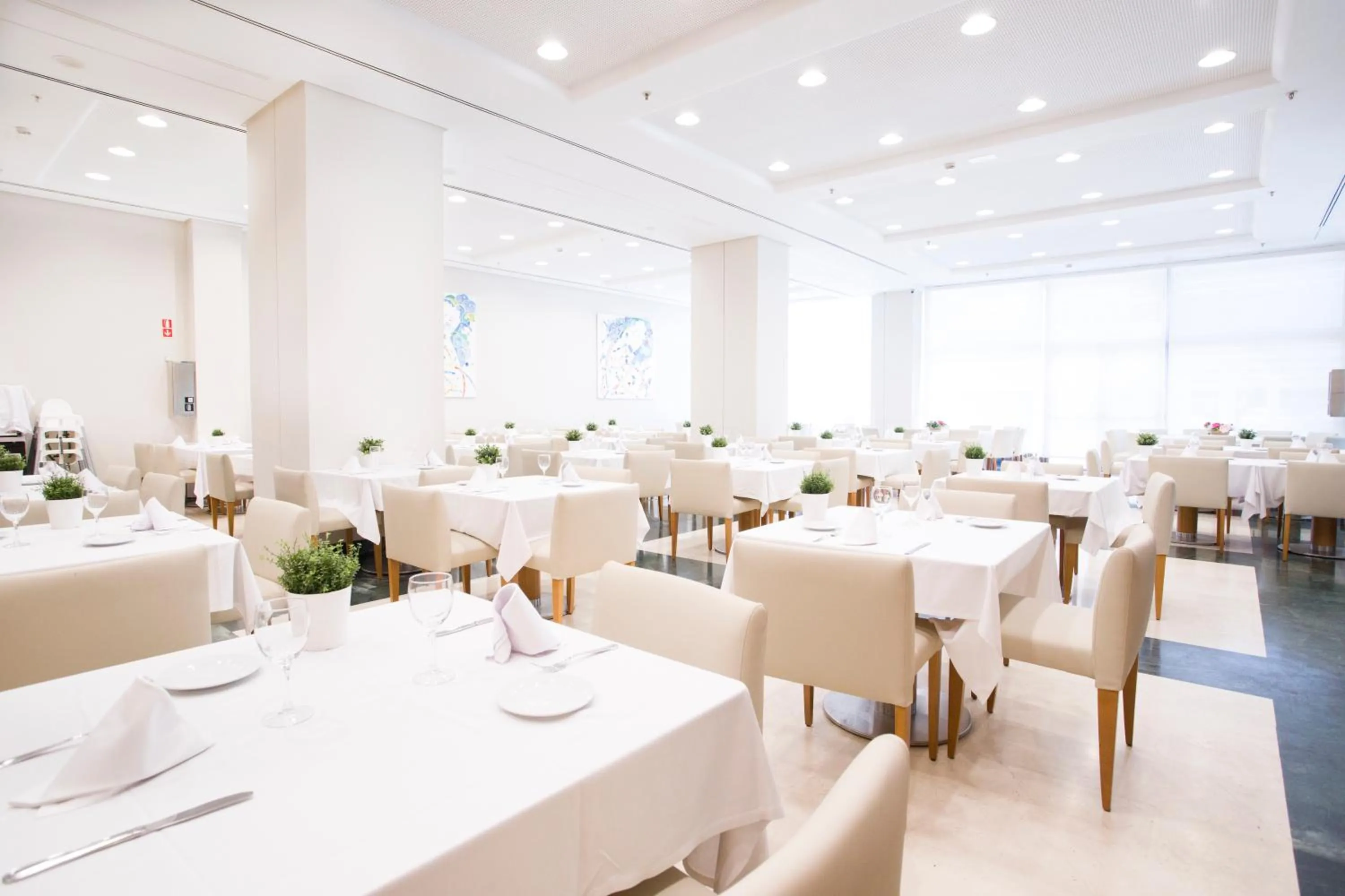 Restaurant/places to eat in Aparthotel Albufera