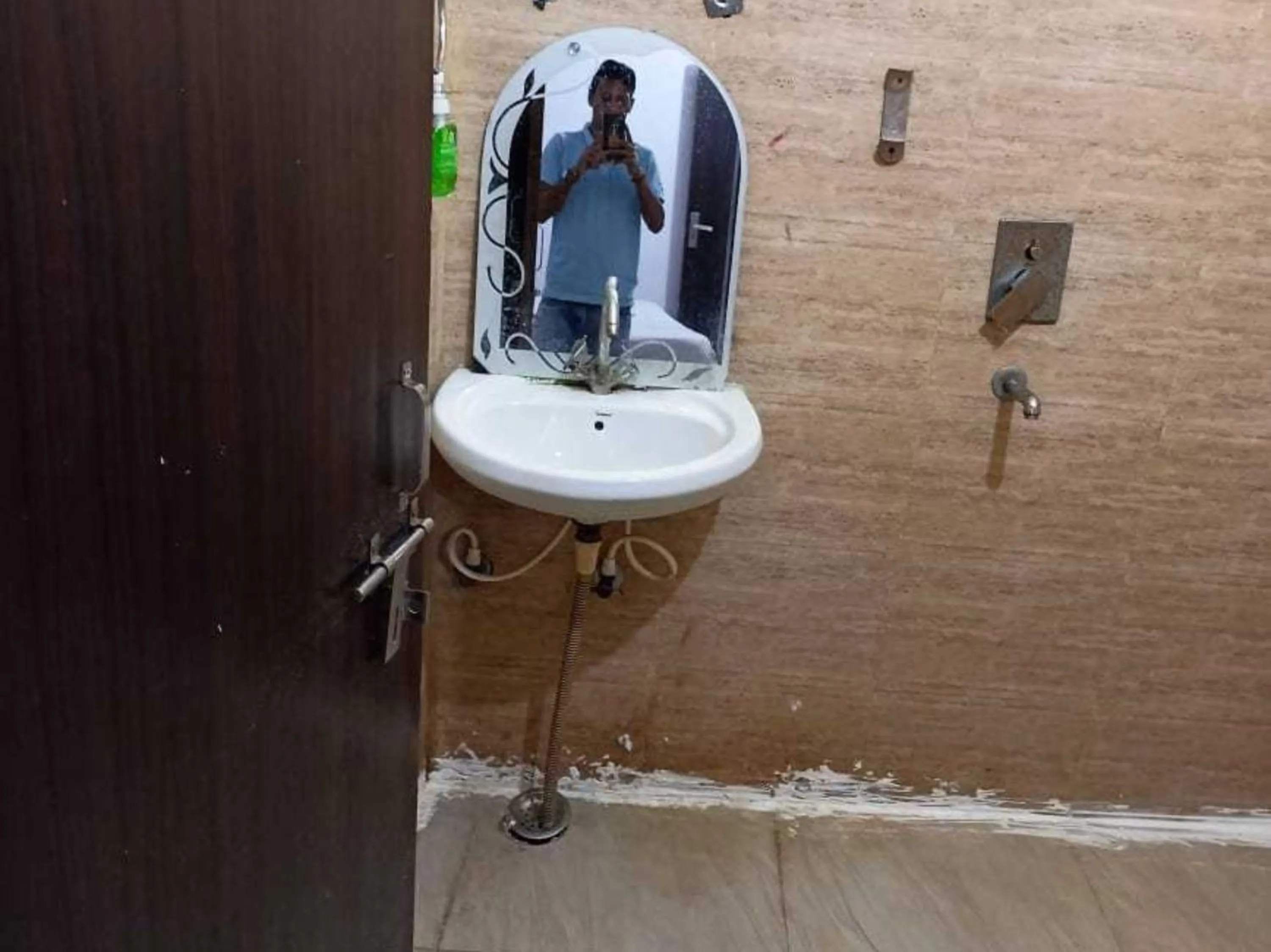 Bathroom in Hotel O KL khari Near Ashoka Park Mein Metro