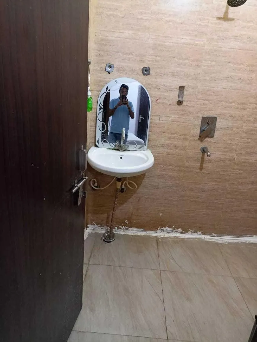 Bathroom in Hotel O KL khari Near Ashoka Park Mein Metro