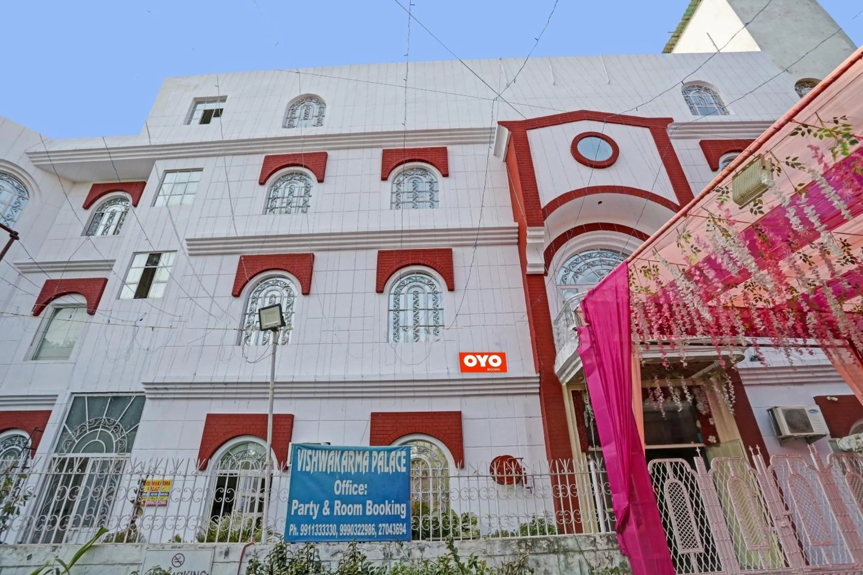 Facade/entrance in Hotel O Raas Near Hira Sweet