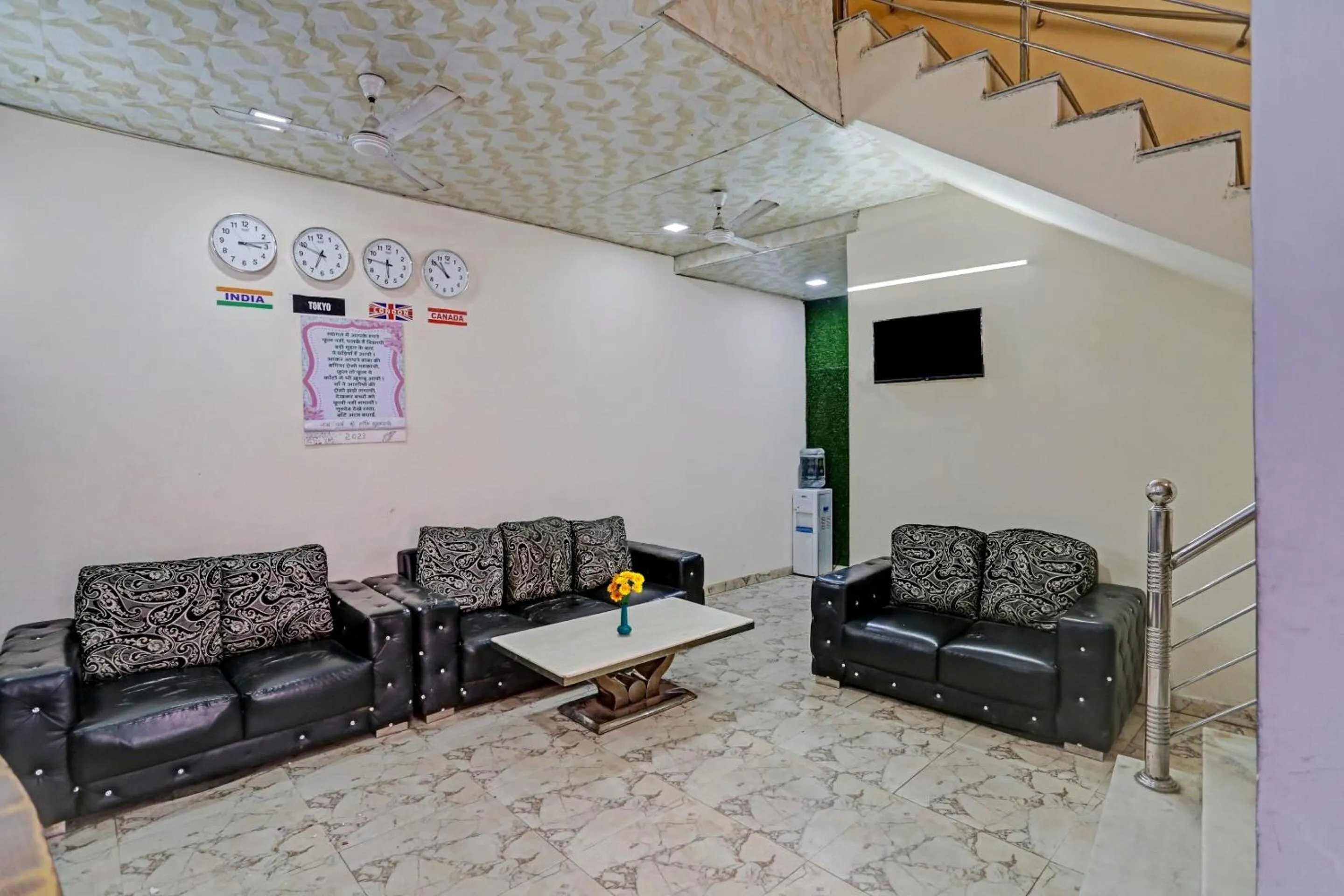 Lobby or reception in Hotel O Raas Near Hira Sweet