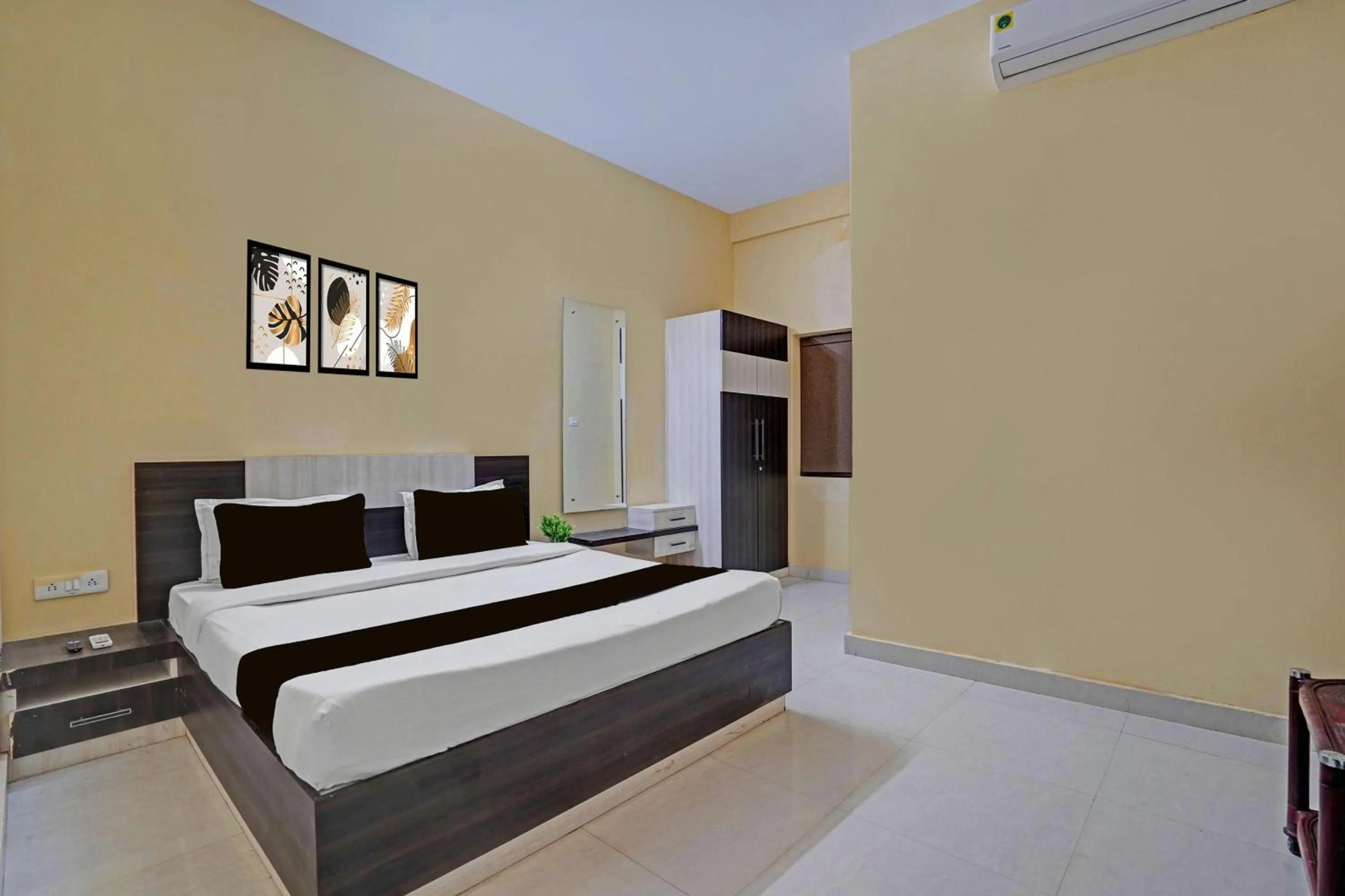 Bedroom, Bed in Hote O IIIT Square Bhubaneswar Formerly Sri Krishna Palace