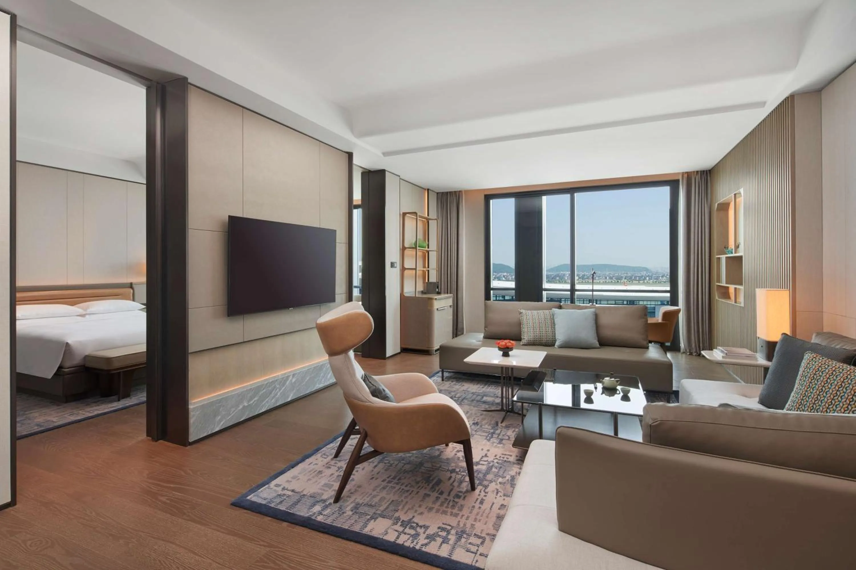 Photo of the whole room, Bed in Hyatt Regency Hangzhou International Airport