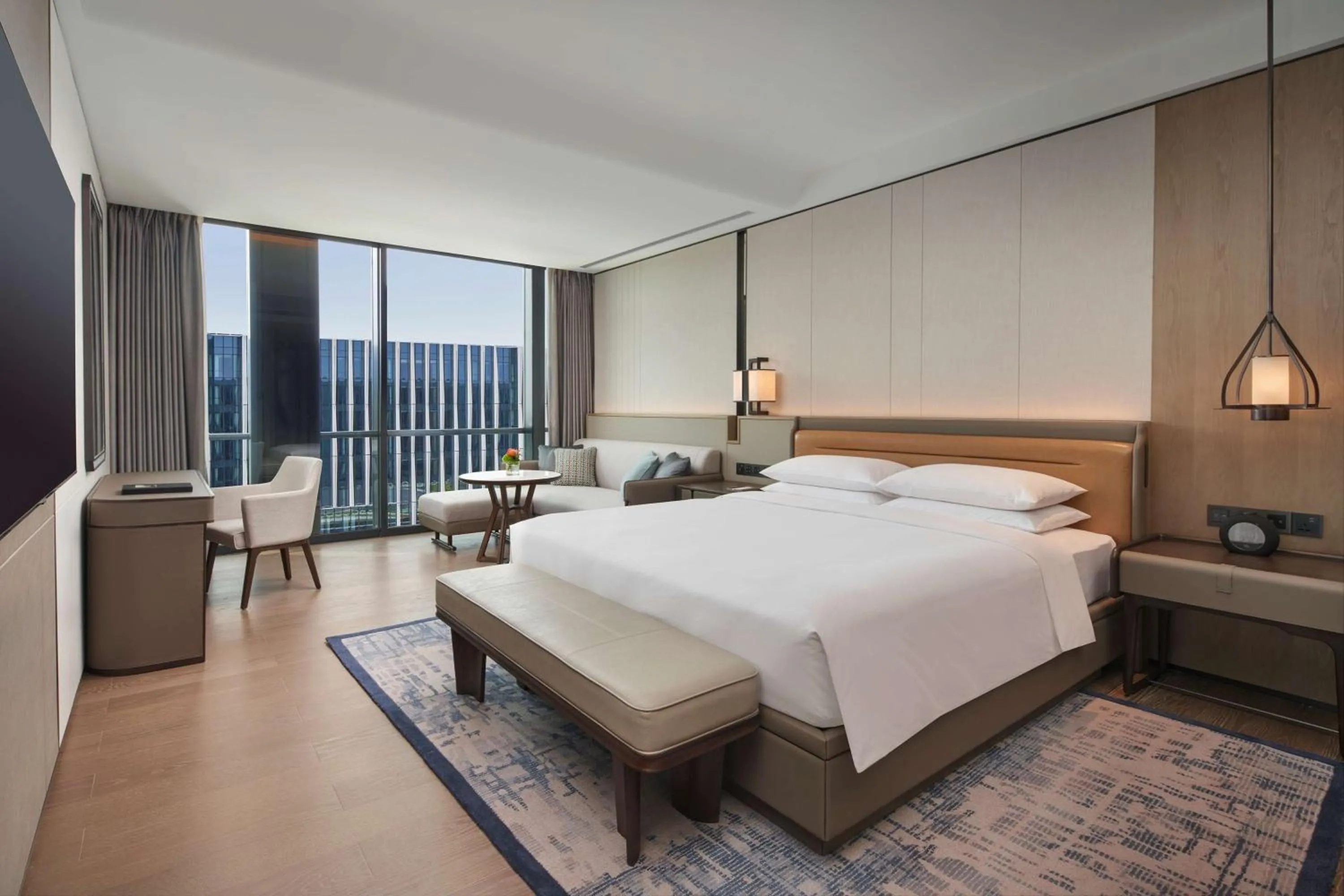Photo of the whole room, Bed in Hyatt Regency Hangzhou International Airport