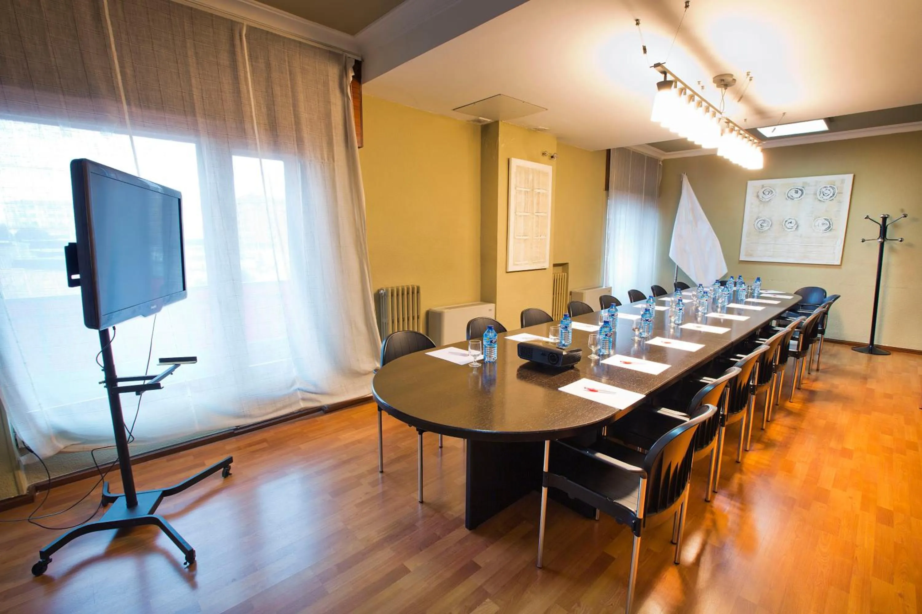 Business facilities in Tudanca Miranda