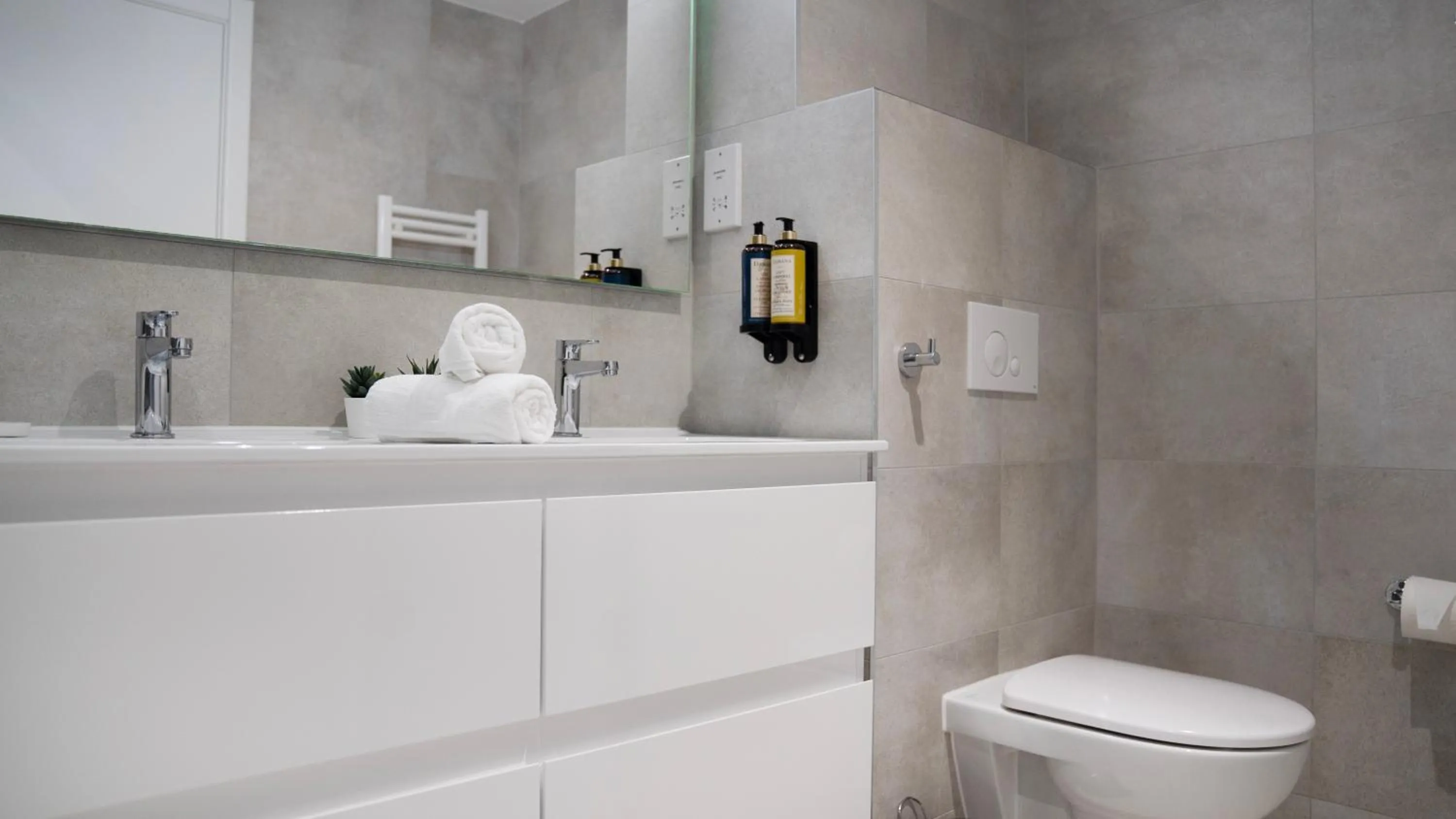 Toilet in E1 Suites & Spa aparthotel style - Gym & Spa