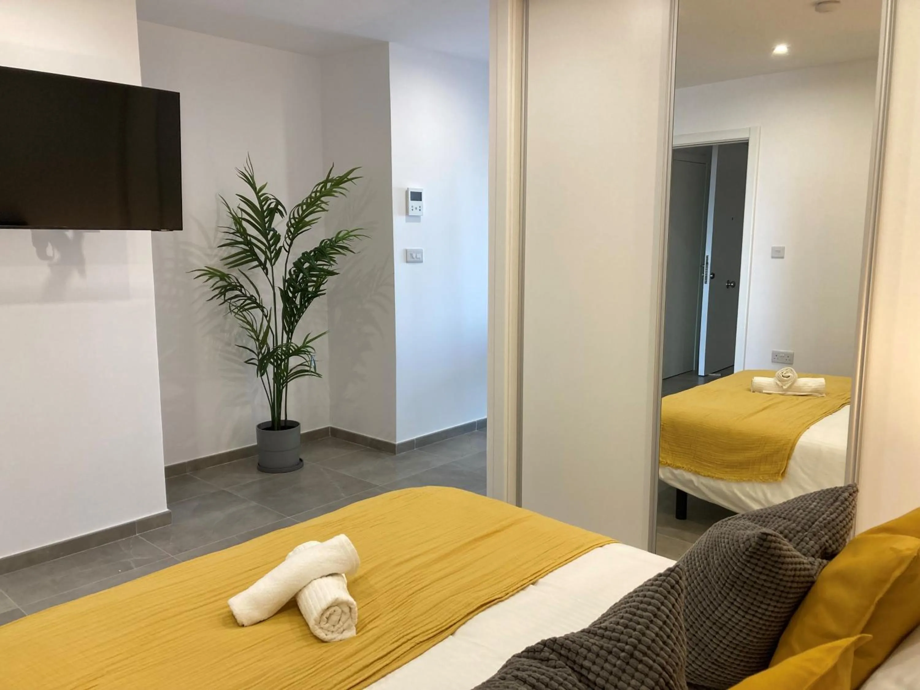 Bedroom, Bed in E1 Suites & Spa aparthotel style - Gym & Spa