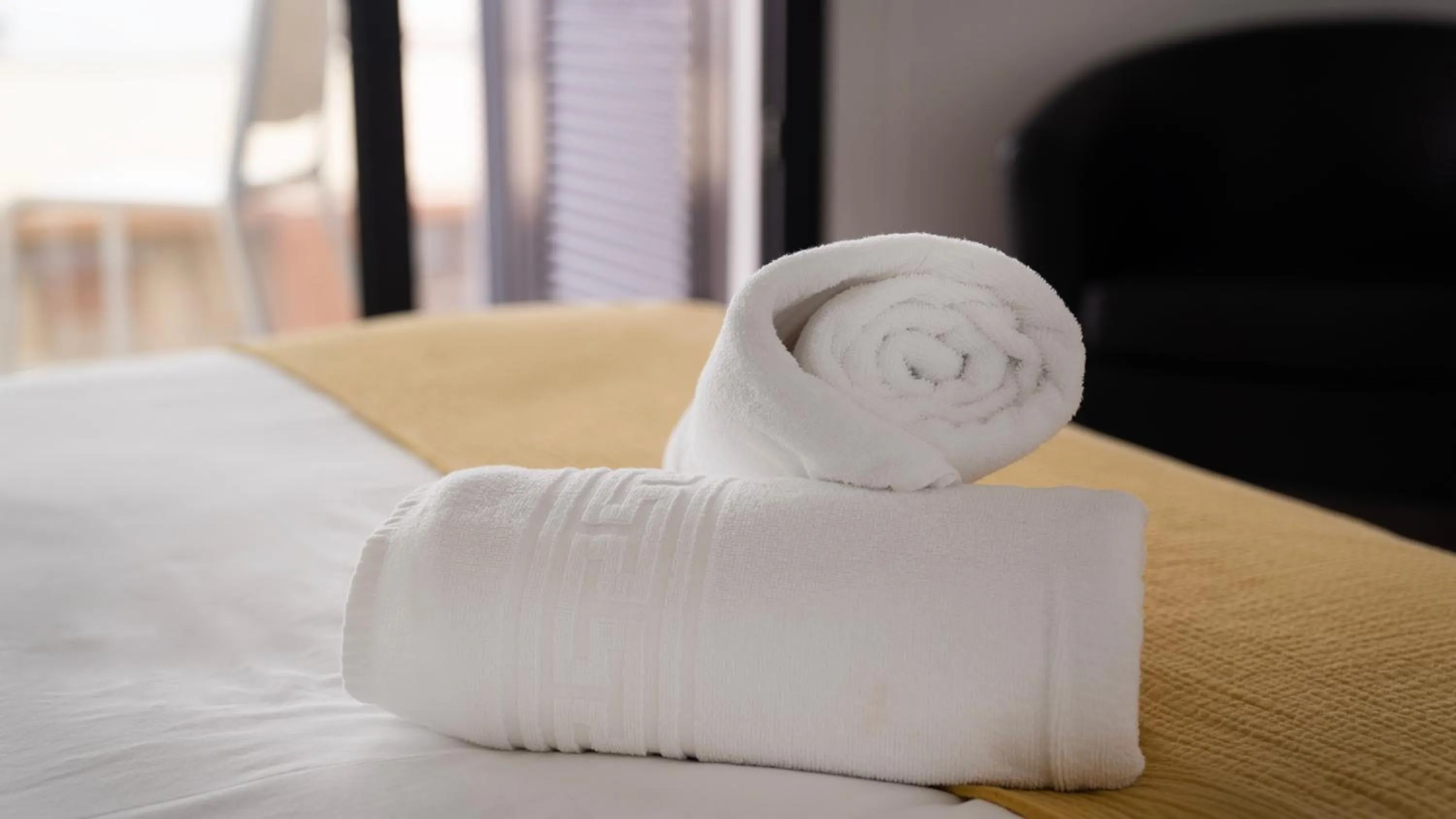 Bed in E1 Suites & Spa aparthotel style - Gym & Spa