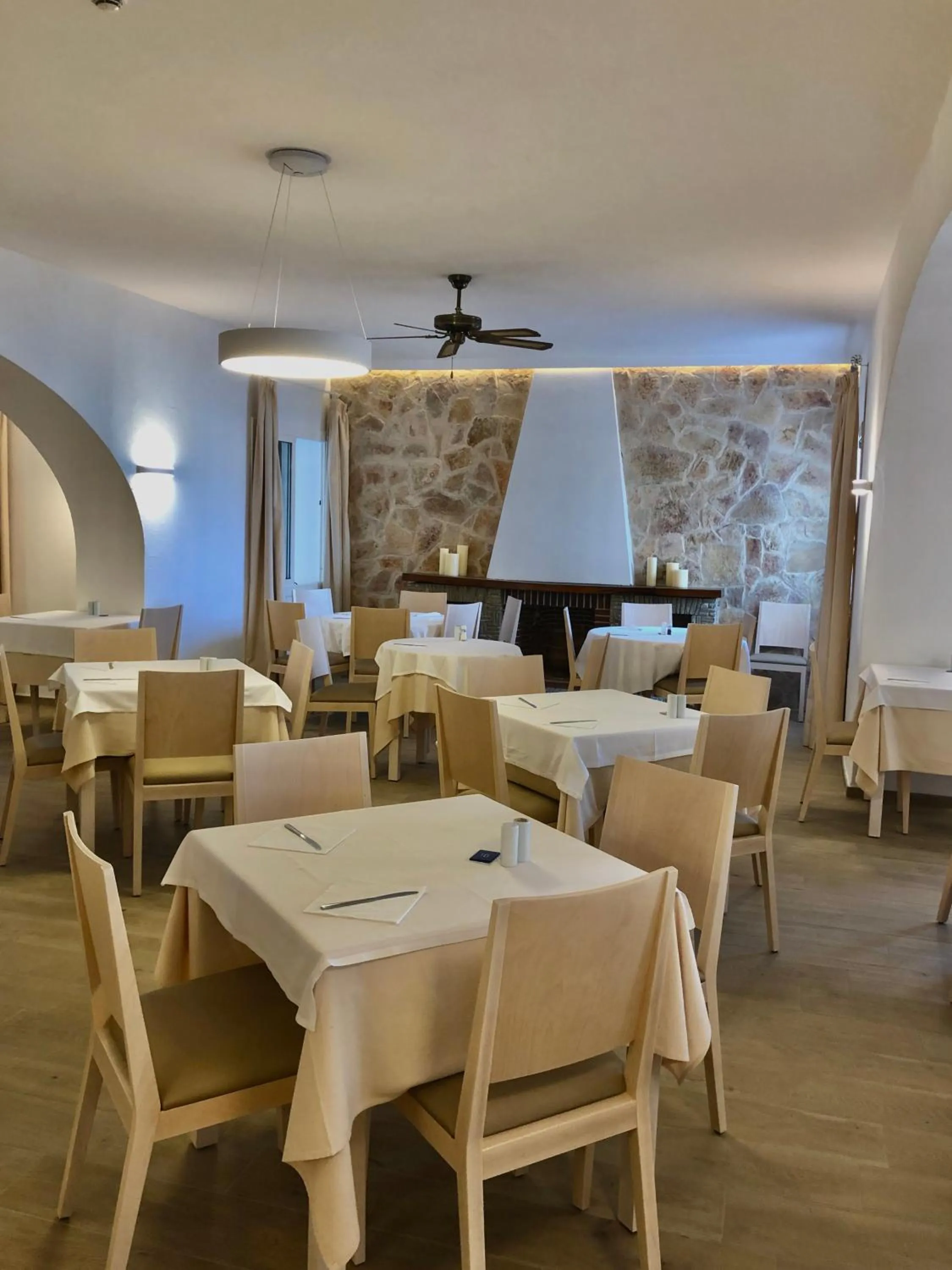 Restaurant/places to eat in Hotel Tagomago