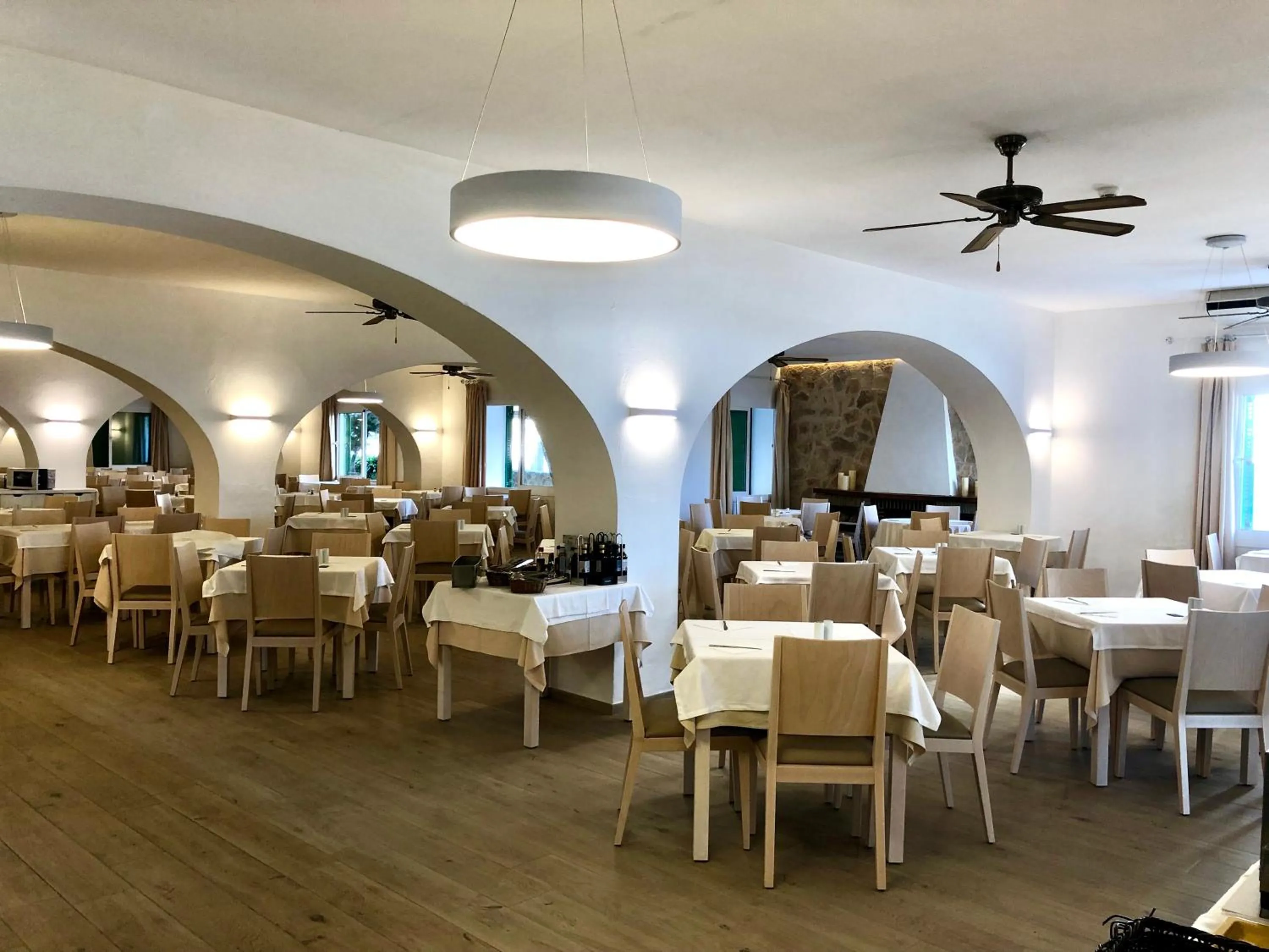 Restaurant/places to eat in Hotel Tagomago