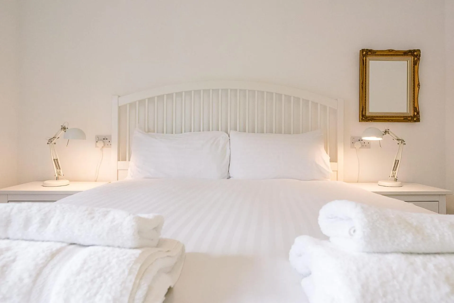 Bed in 4 Ropers Court, Lavenham