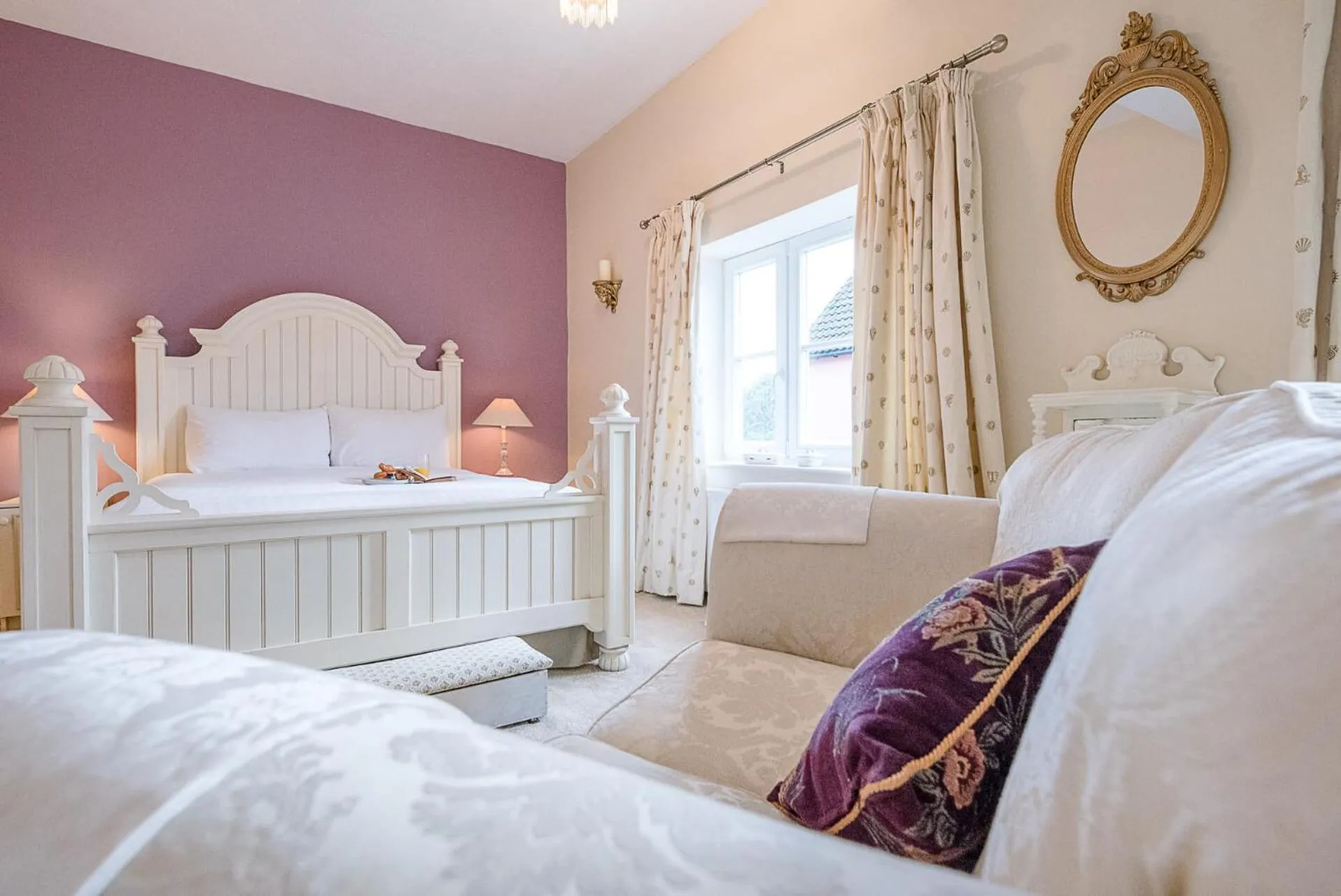 Bed in 4 Ropers Court, Lavenham