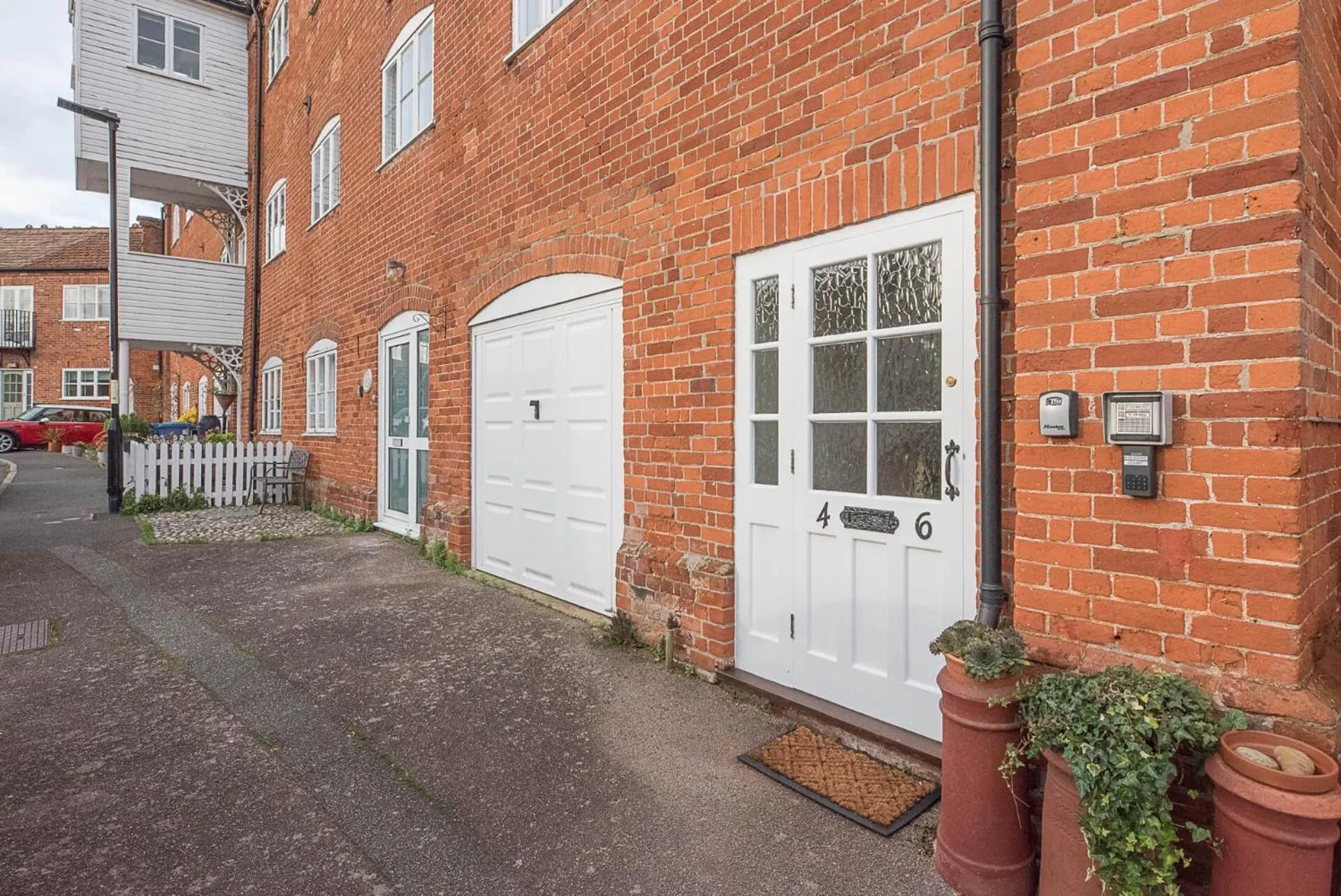 4 Ropers Court, Lavenham