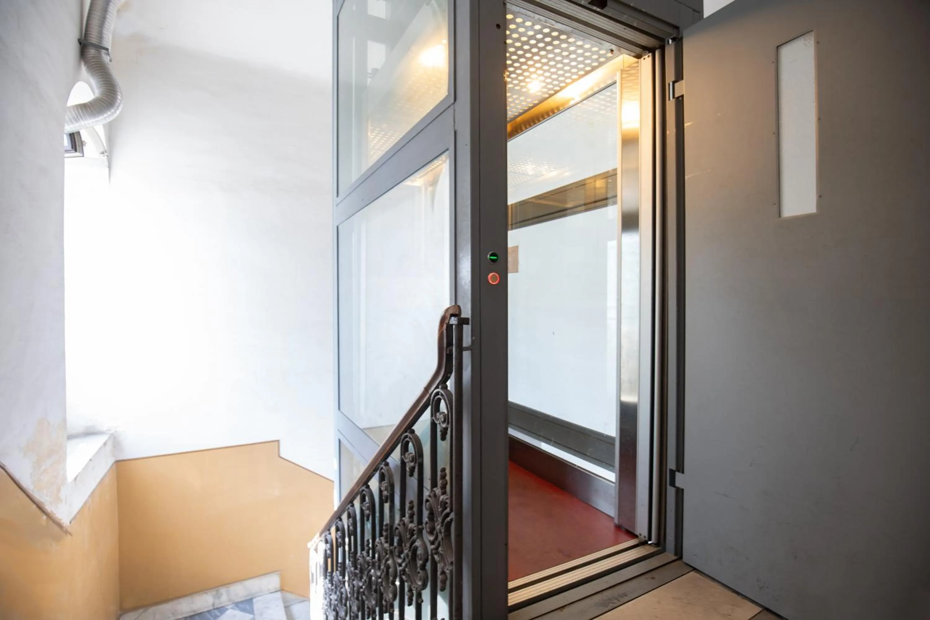 elevator in Tra l'Etna e il mare via Oberdan