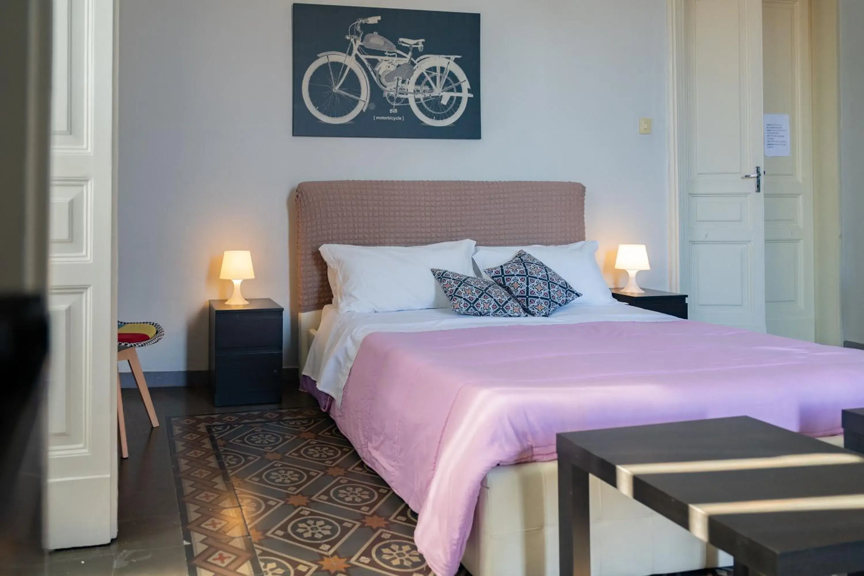 Double Room with Private External Bathroom in Tra l'Etna e il mare via Oberdan Double Room with Private External Bathroom in Tra l'Etna e il mare via Oberdan