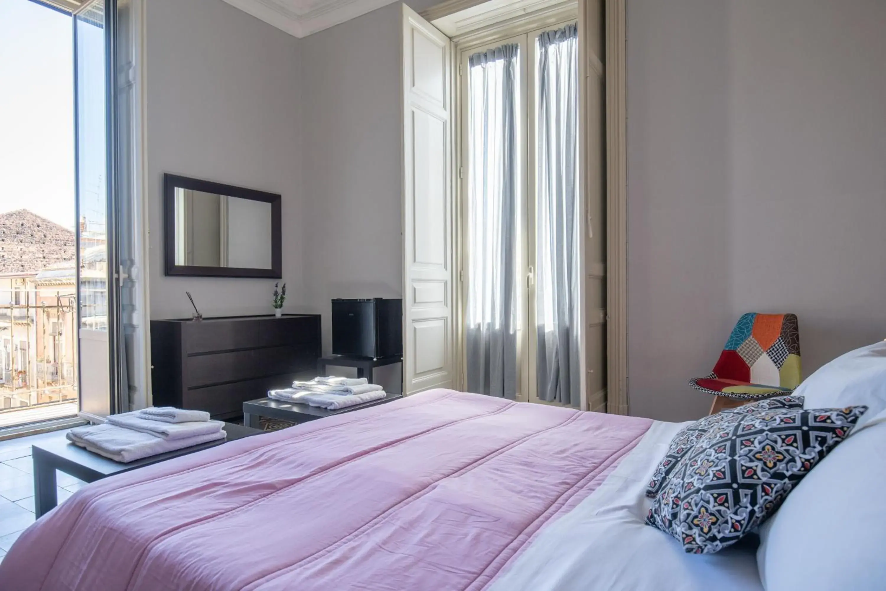 Double Room with Private External Bathroom in Tra l'Etna e il mare via Oberdan Double Room with Private External Bathroom in Tra l'Etna e il mare via Oberdan
